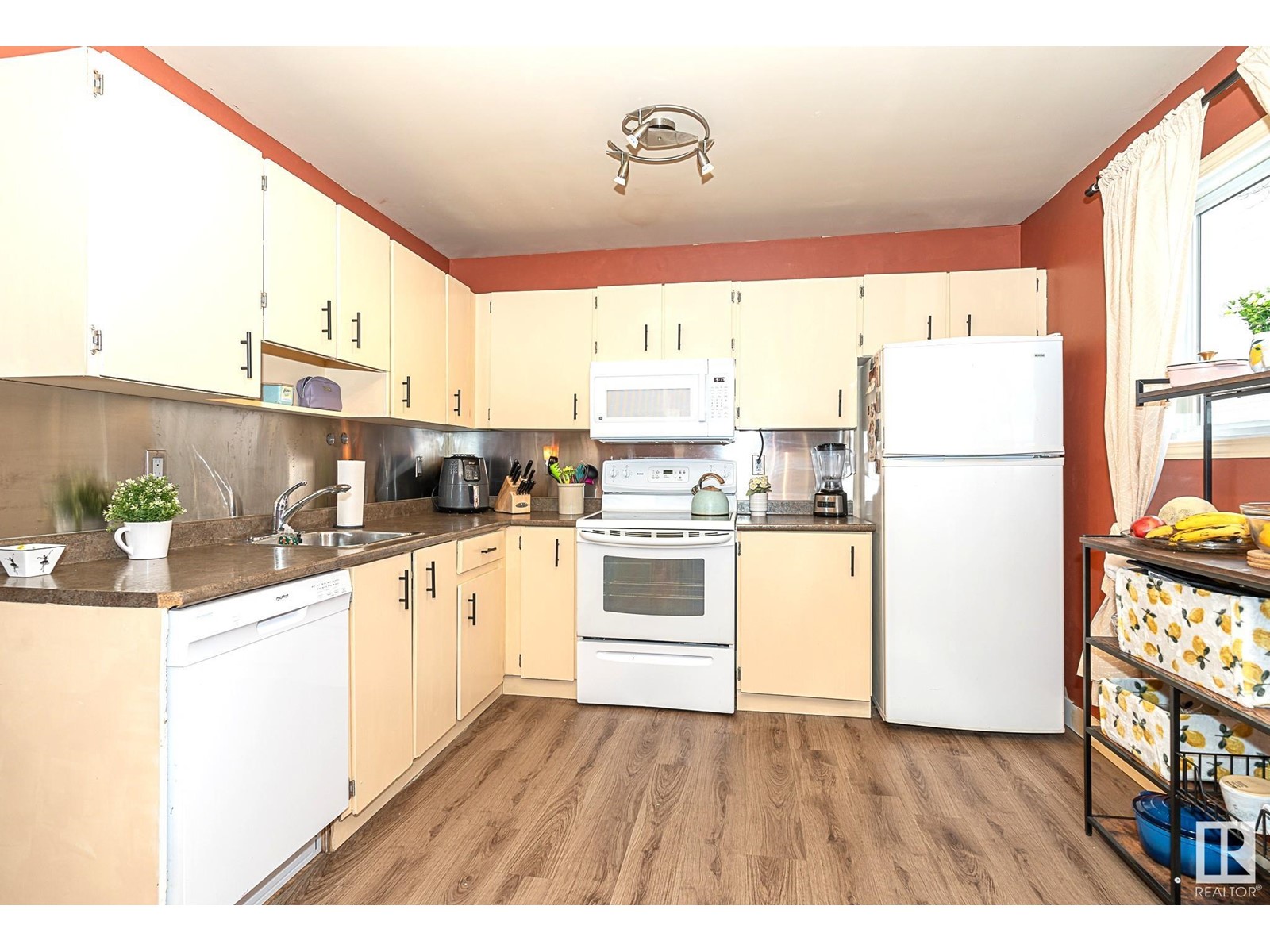 Property at 1274 LAKEWOOD RD W NW image 4