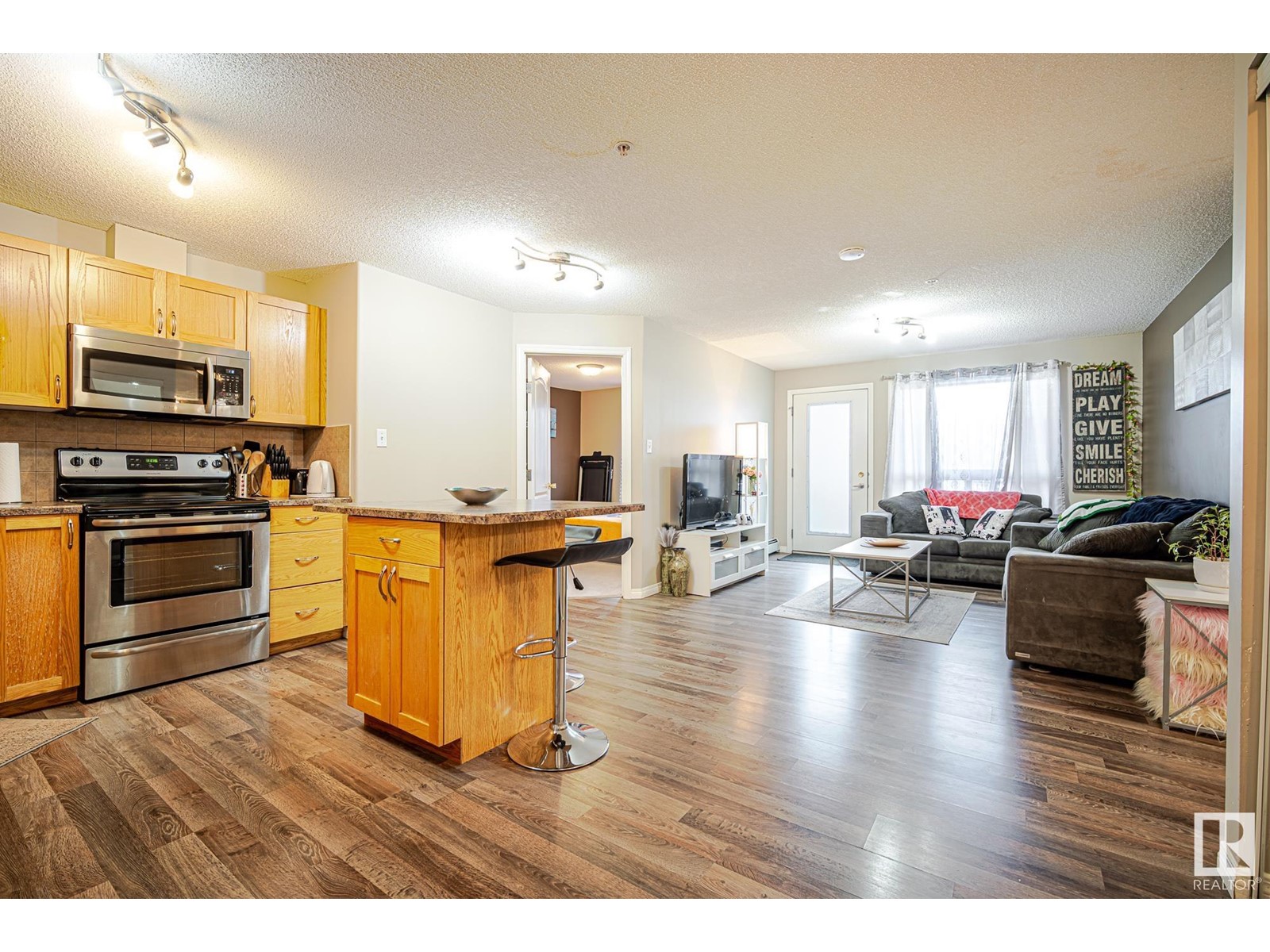 Property at #1124 330 CLAREVIEW STATION DR NW image 2