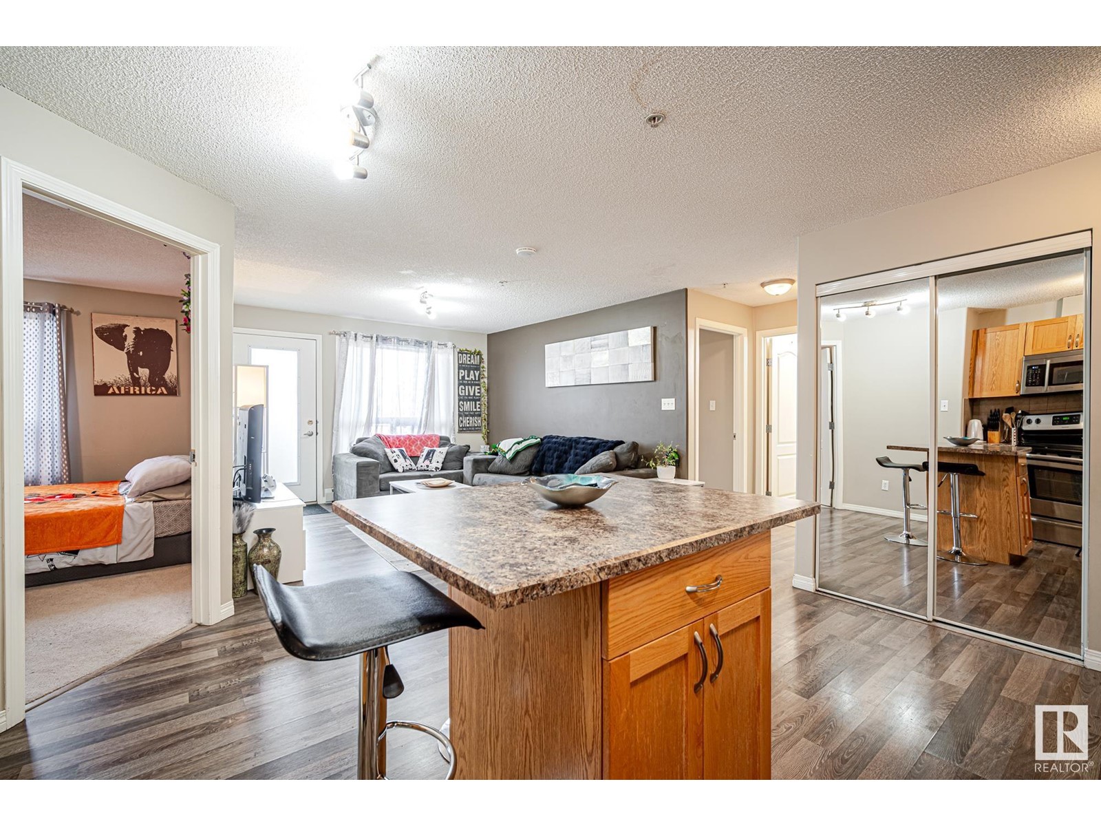 Property at #1124 330 CLAREVIEW STATION DR NW image 5