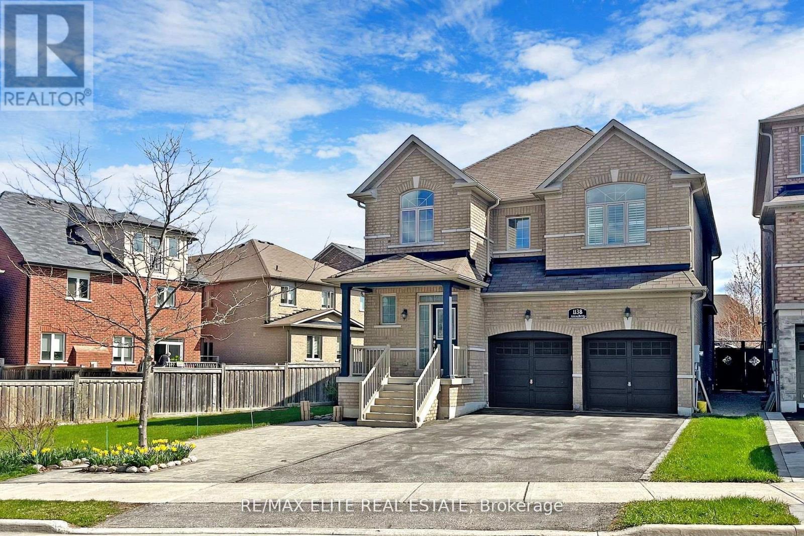 1138 Atkins Drive, Newmarket (Stonehaven-Wyndham), Ontario  L3X 0A5 - Photo 1 - N12086251