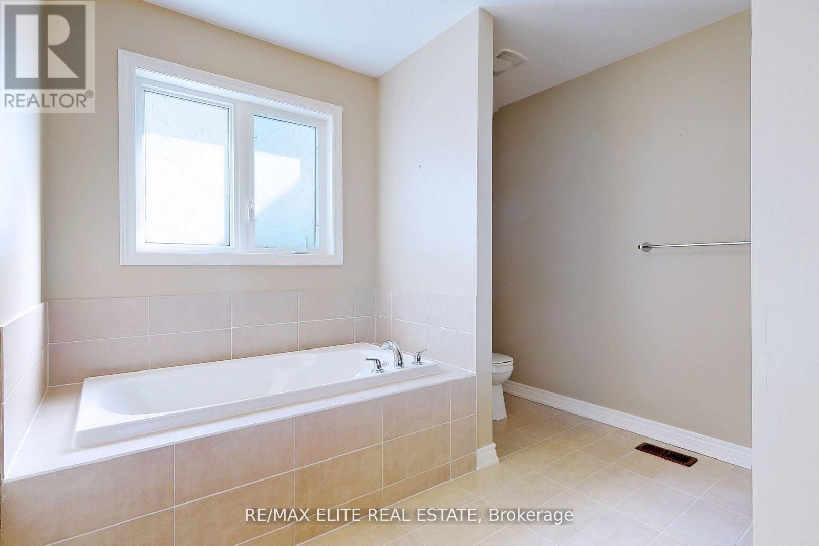 1138 Atkins Drive, Newmarket (Stonehaven-Wyndham), Ontario  L3X 0A5 - Photo 13 - N12086251