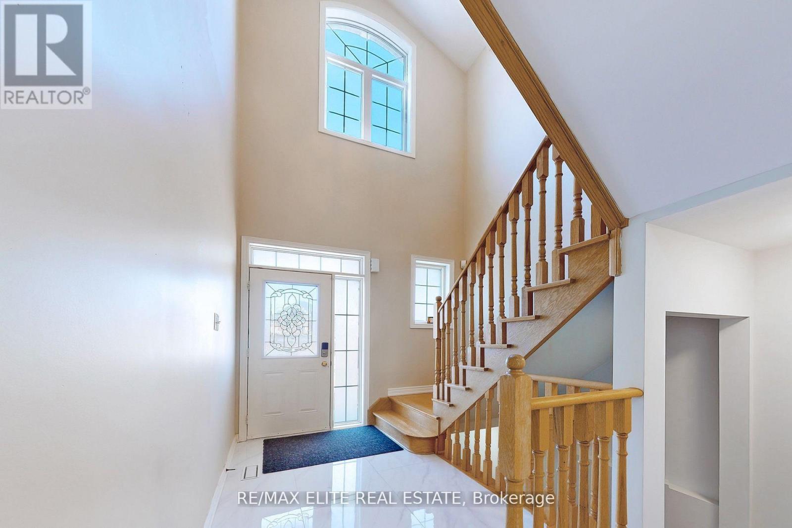 1138 Atkins Drive, Newmarket (Stonehaven-Wyndham), Ontario  L3X 0A5 - Photo 2 - N12086251