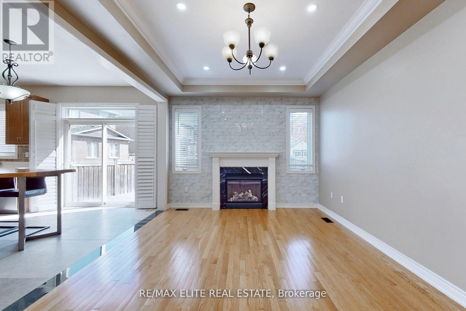 1138 Atkins Drive, Newmarket (Stonehaven-Wyndham), Ontario  L3X 0A5 - Photo 4 - N12086251