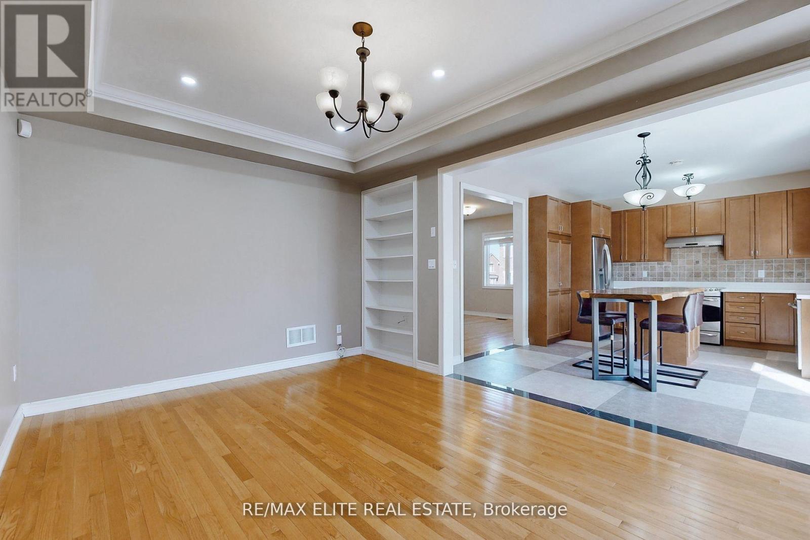 1138 Atkins Drive, Newmarket (Stonehaven-Wyndham), Ontario  L3X 0A5 - Photo 6 - N12086251