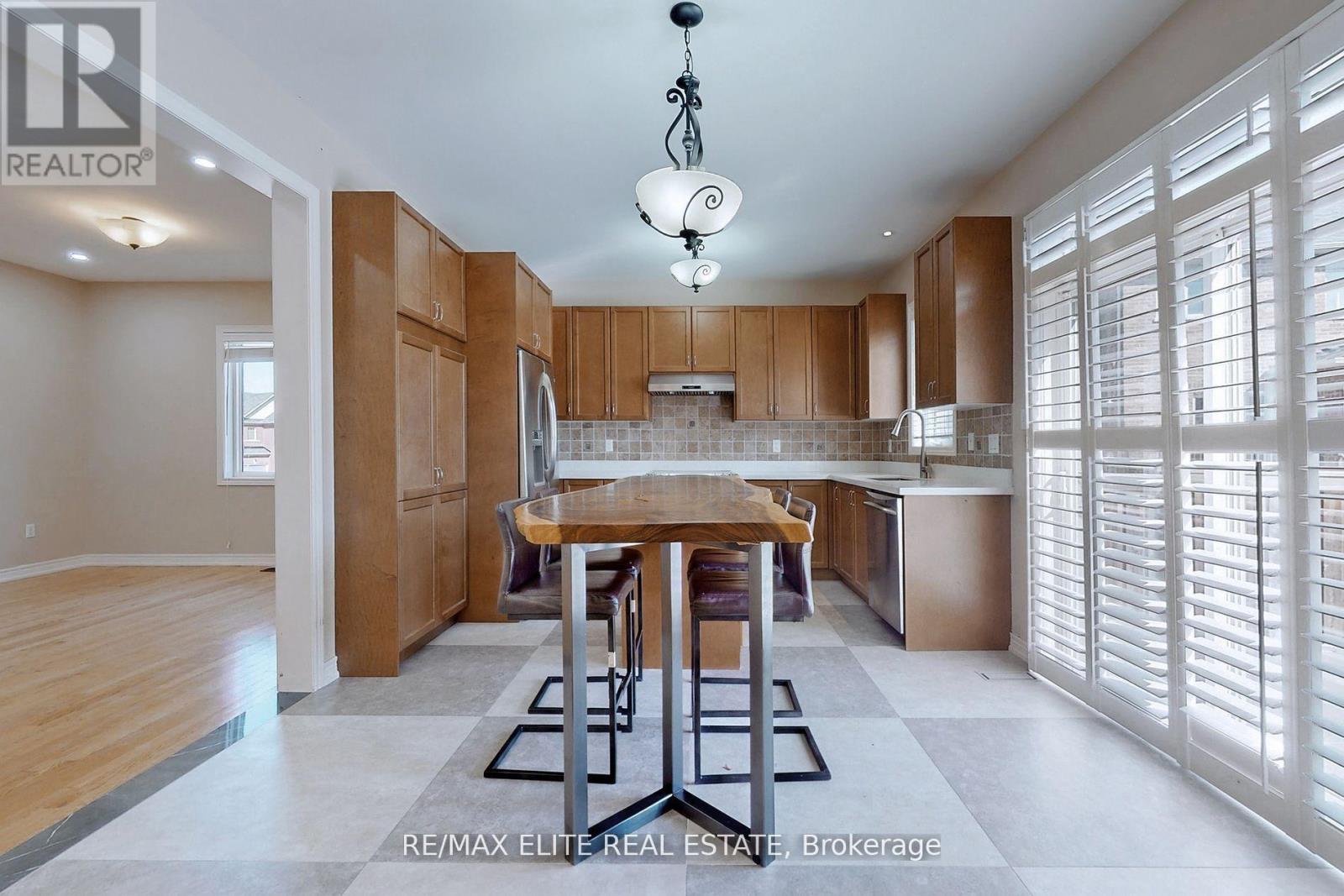 1138 Atkins Drive, Newmarket (Stonehaven-Wyndham), Ontario  L3X 0A5 - Photo 7 - N12086251