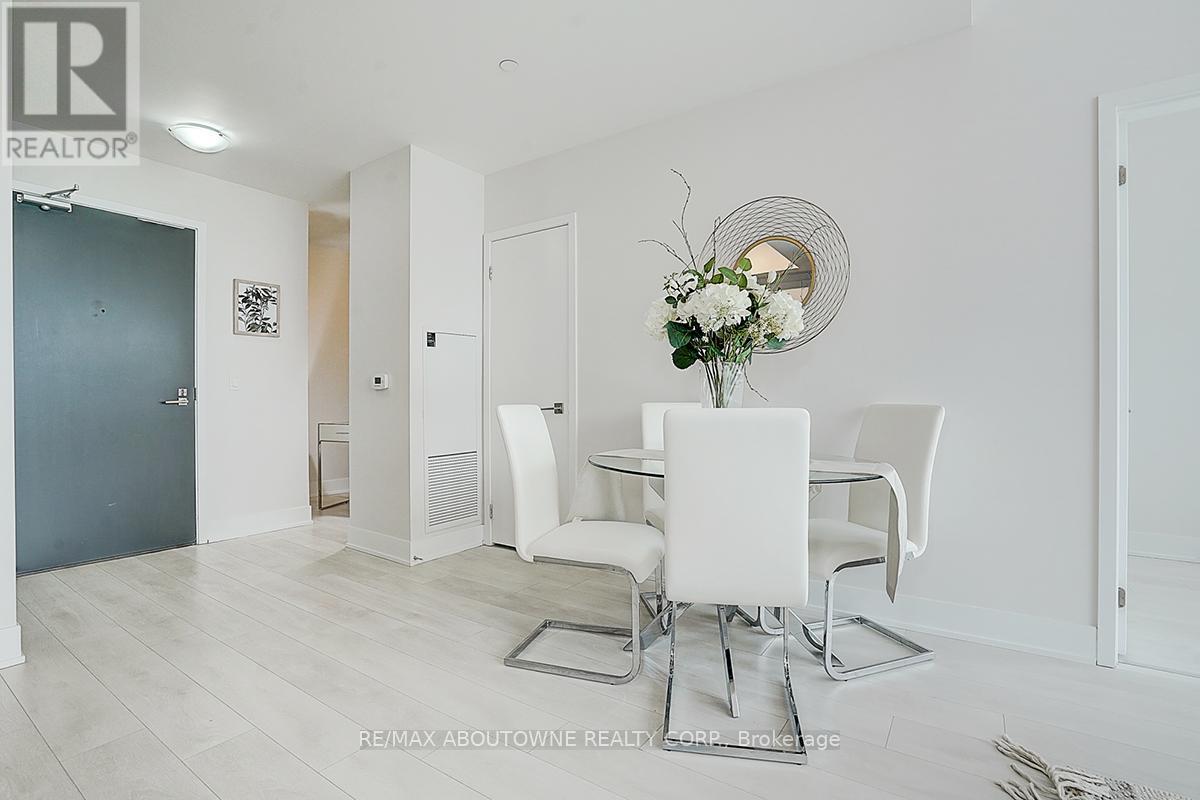 3704 - 2908 Highway 7 Road W, Vaughan, Ontario  L4K 0K5 - Photo 13 - N12086257
