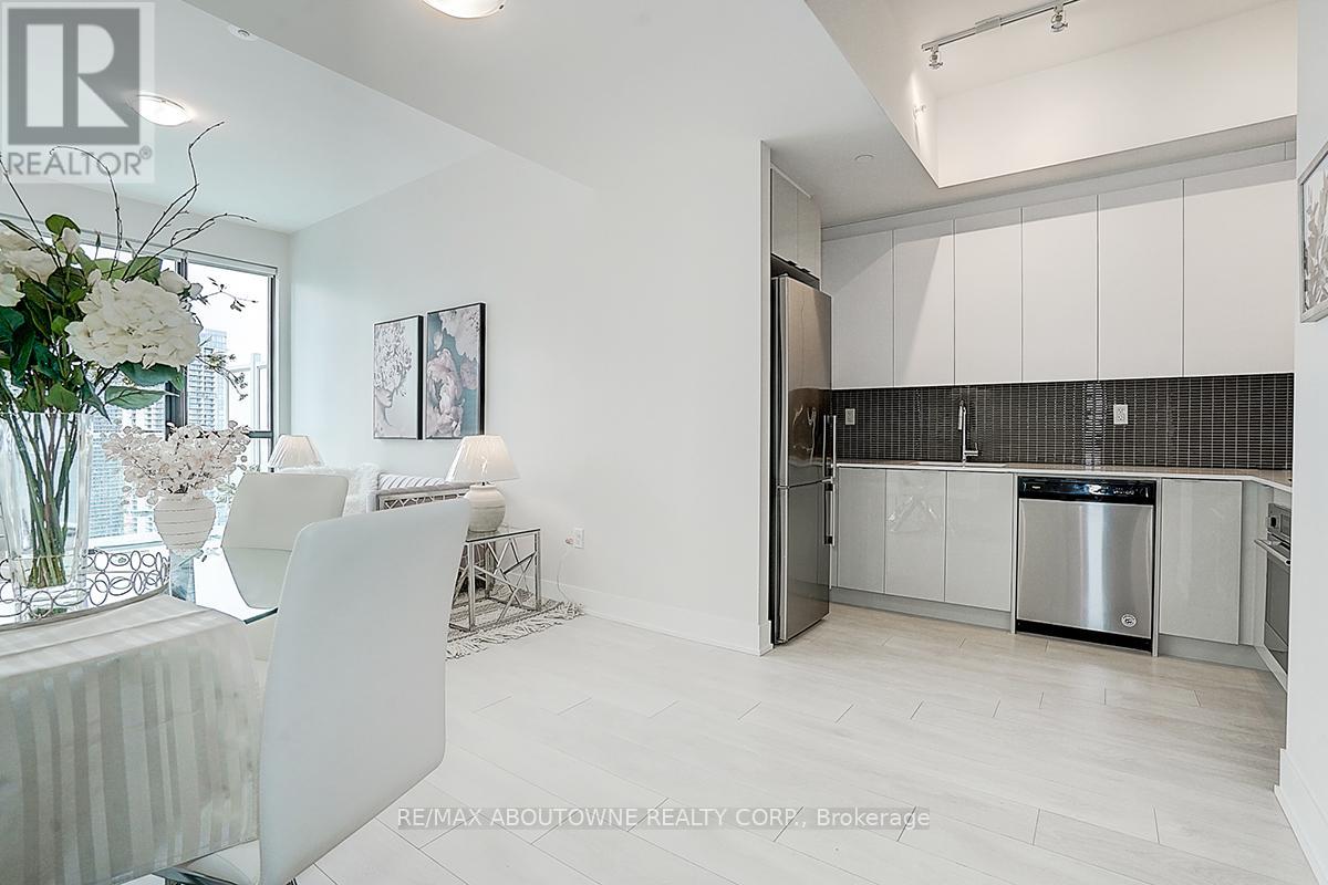 3704 - 2908 Highway 7 Road W, Vaughan, Ontario  L4K 0K5 - Photo 9 - N12086257