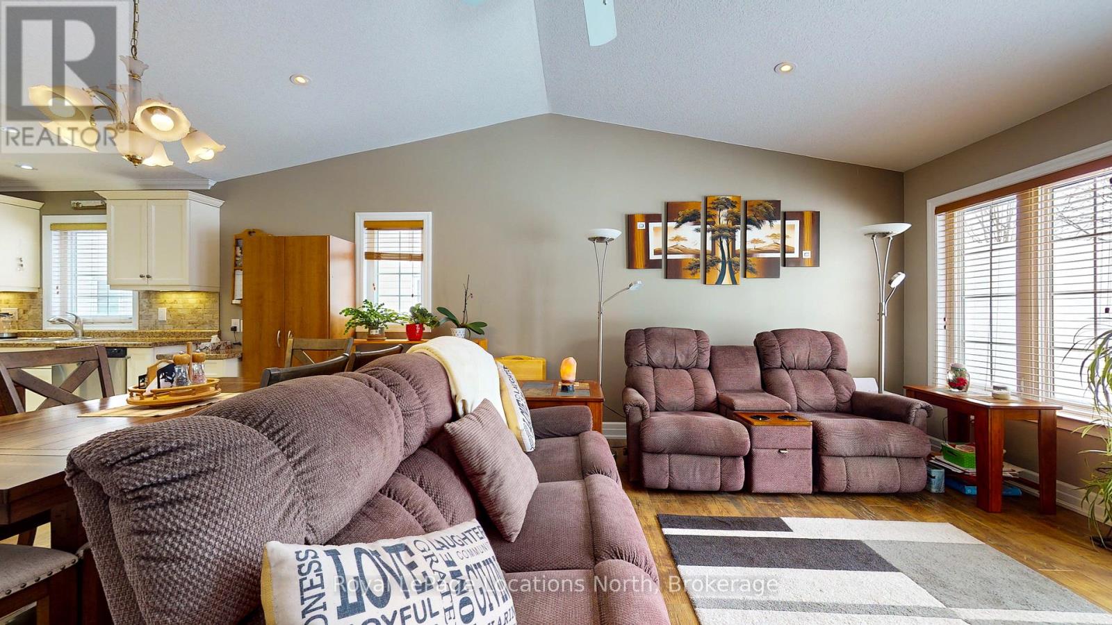 54 New York Avenue, Wasaga Beach, Ontario  L9Z 3A8 - Photo 9 - S11959475