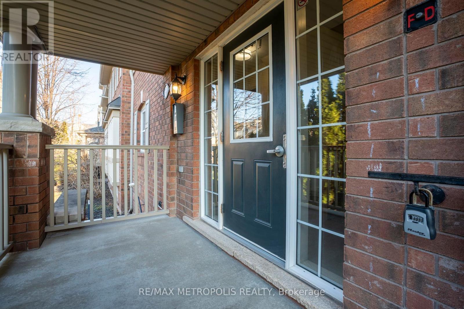 4 - 734 Neighbourhood Circle, Mississauga, Ontario  L5B 0B3 - Photo 3 - W12086340