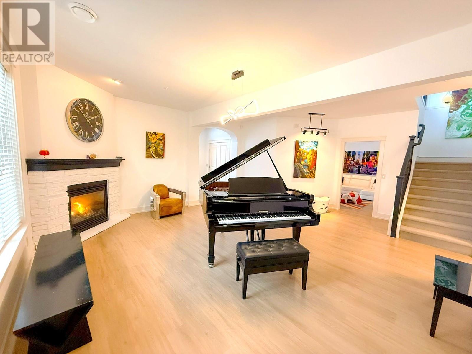 Property at 253 Dormie Place image 2