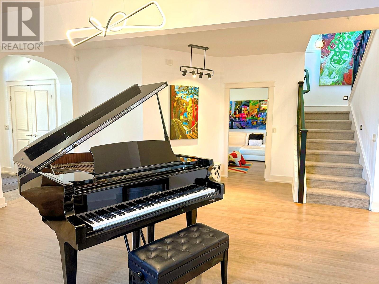 Property at 253 Dormie Place image 3