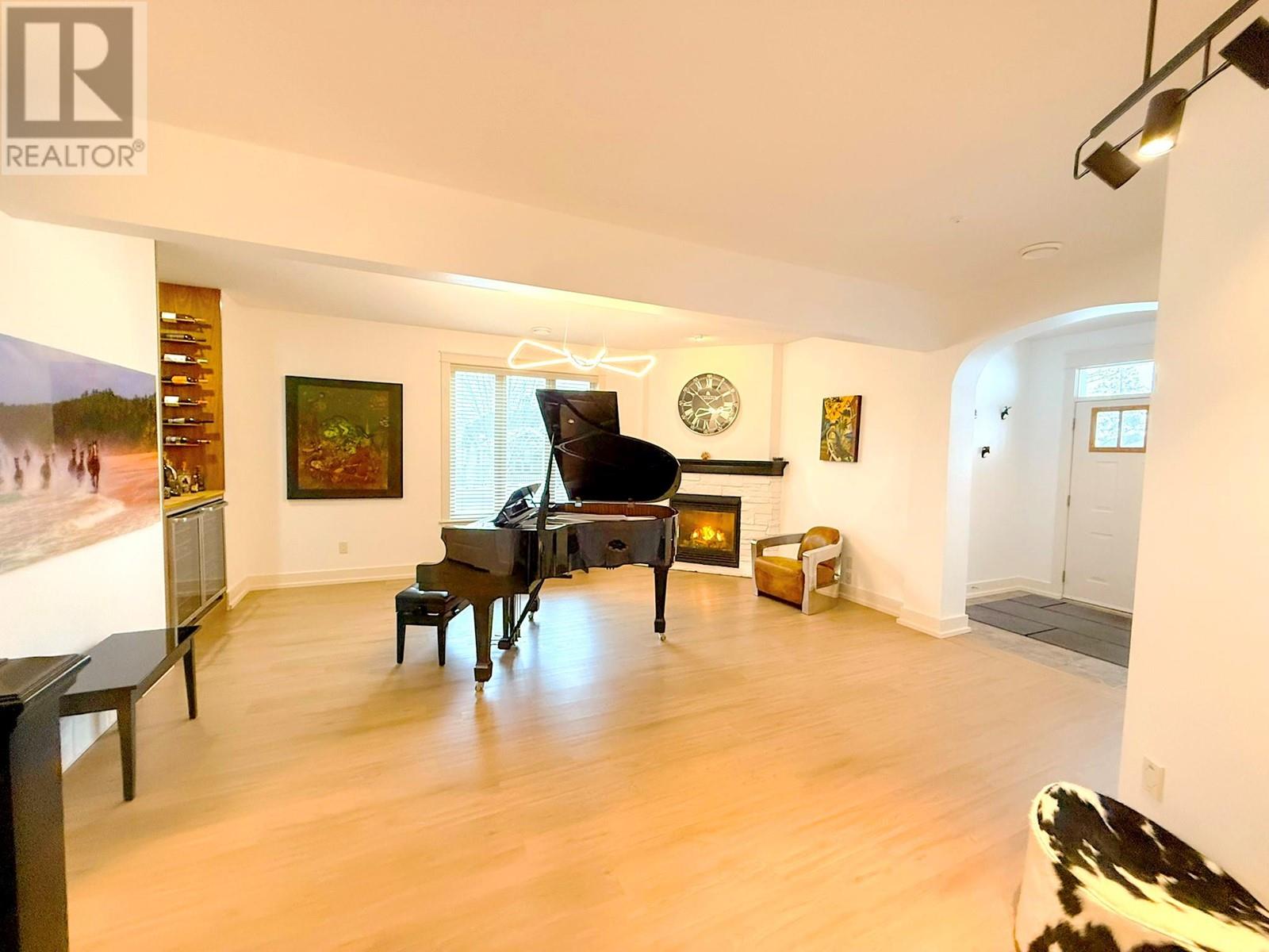 Property at 253 Dormie Place image 1