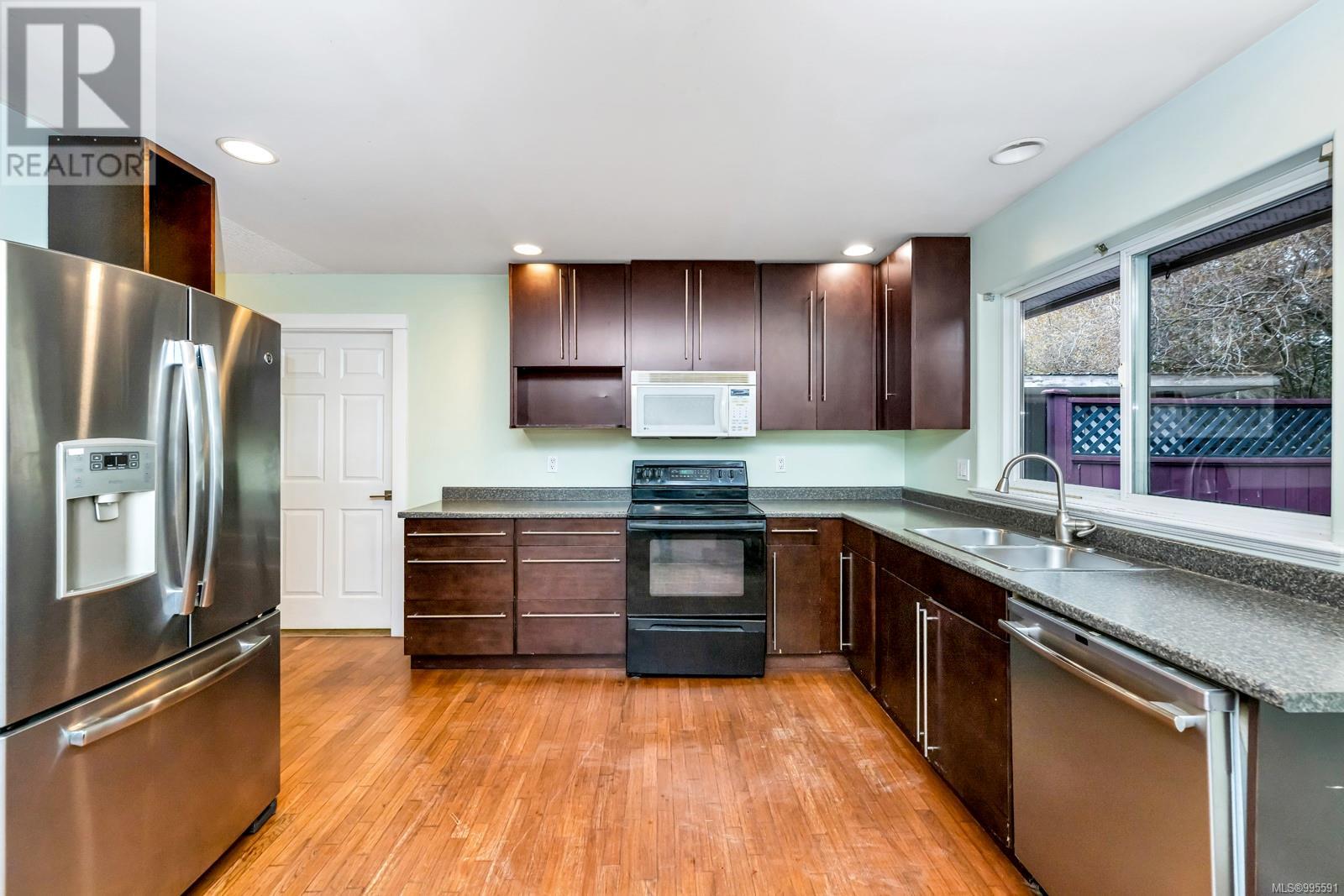 Property at 2273 Pond Pl image 2