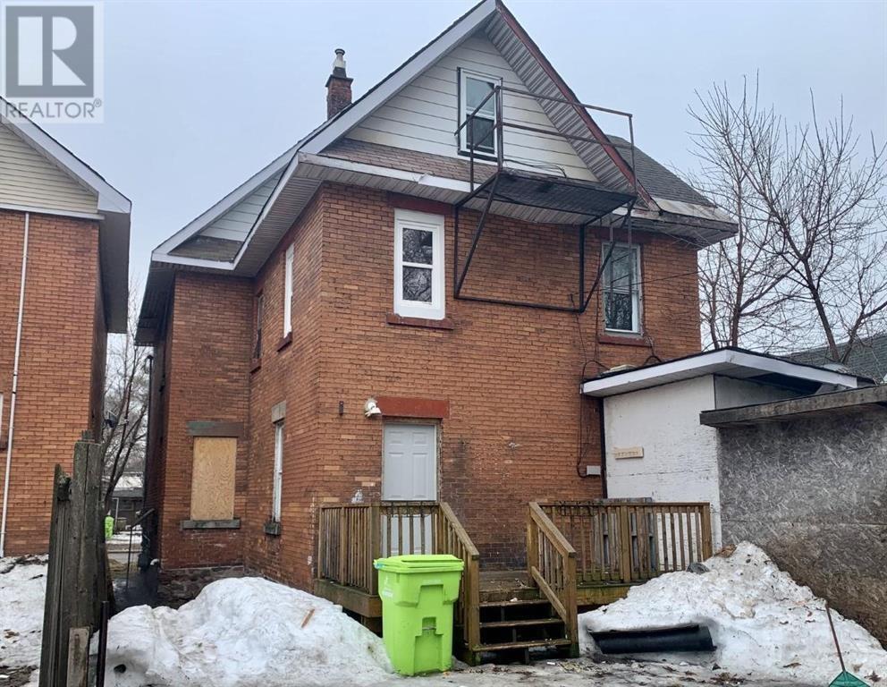 35 Hughes St, Sault Ste. Marie, Ontario  P6A 2W6 - Photo 2 - SM250777