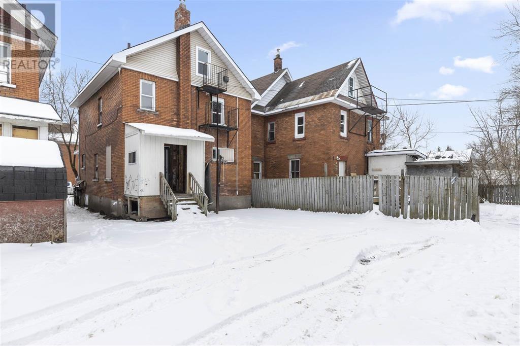 35 Hughes St, Sault Ste. Marie, Ontario  P6A 2W6 - Photo 3 - SM250777