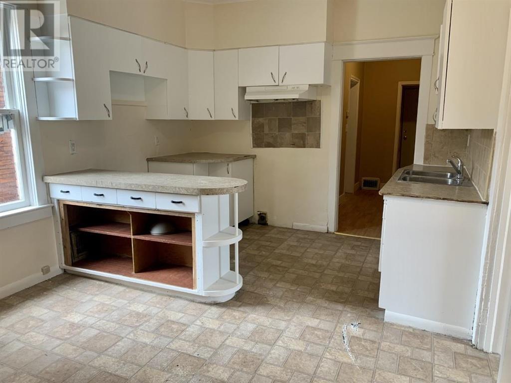 35 Hughes St, Sault Ste. Marie, Ontario  P6A 2W6 - Photo 4 - SM250777