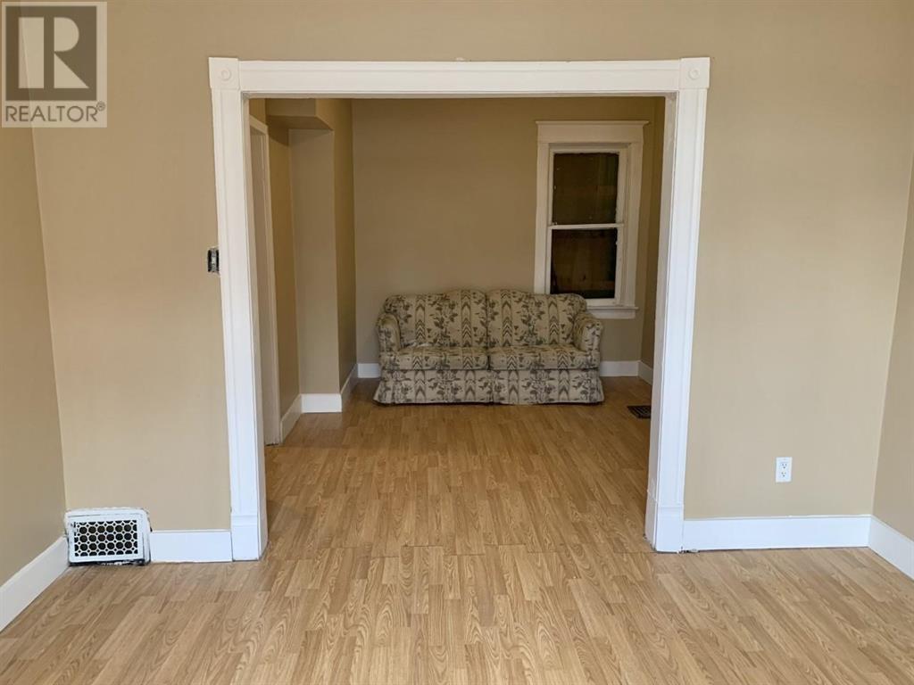 35 Hughes St, Sault Ste. Marie, Ontario  P6A 2W6 - Photo 5 - SM250777