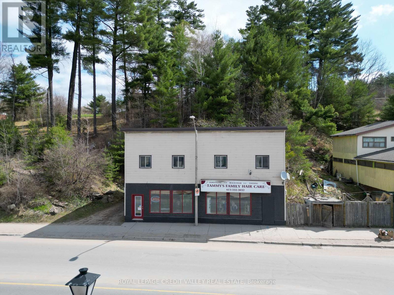 105 Hastings Street N, Bancroft (Bancroft Ward), Ontario  K0L 1C0 - Photo 1 - X12086204