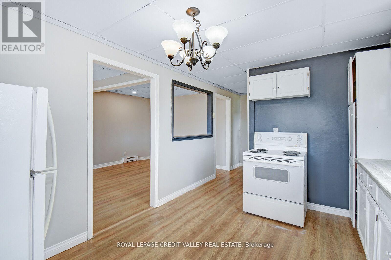 105 Hastings Street N, Bancroft (Bancroft Ward), Ontario  K0L 1C0 - Photo 10 - X12086204