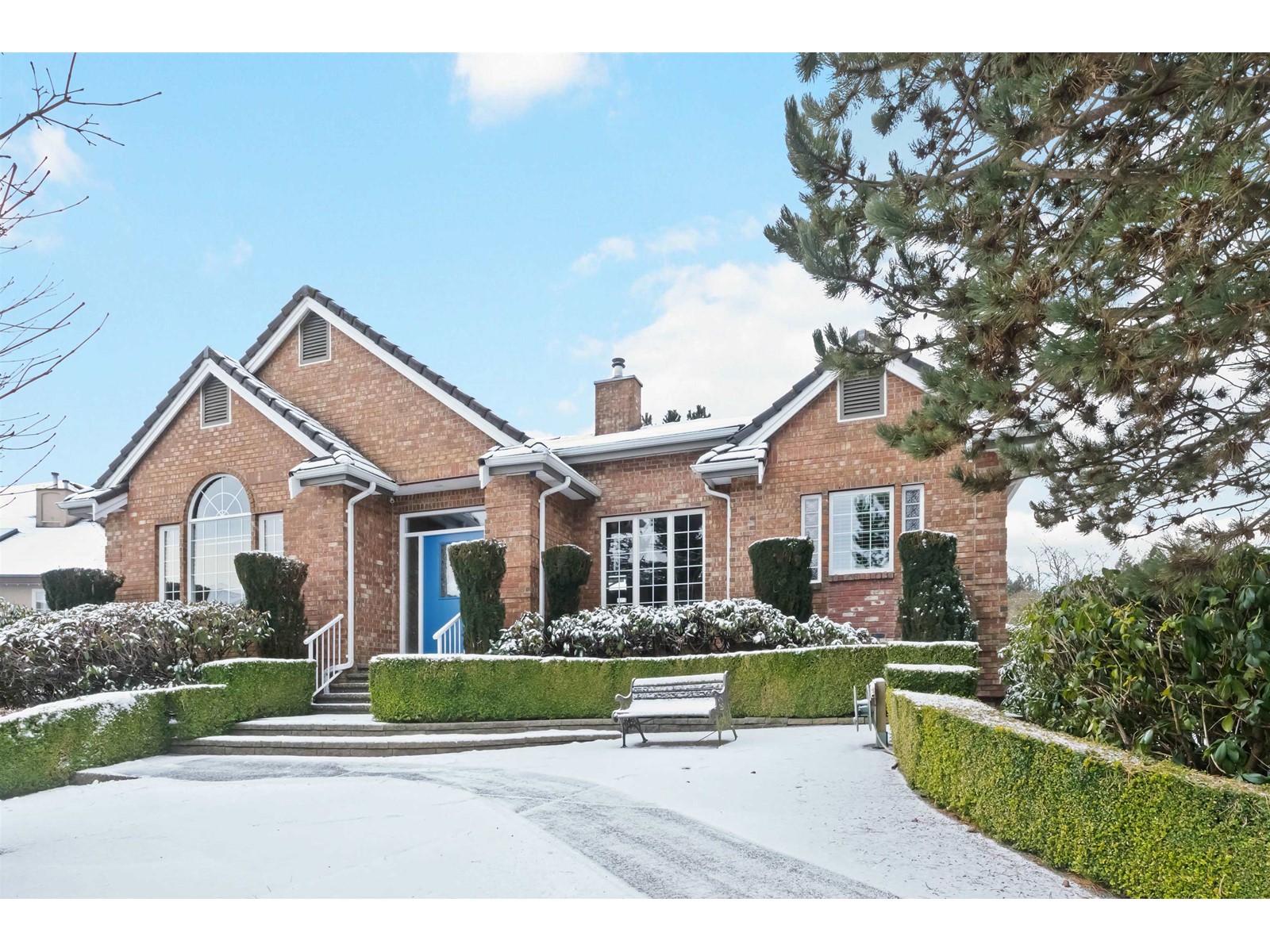 8883 164A STREET, surrey, British Columbia