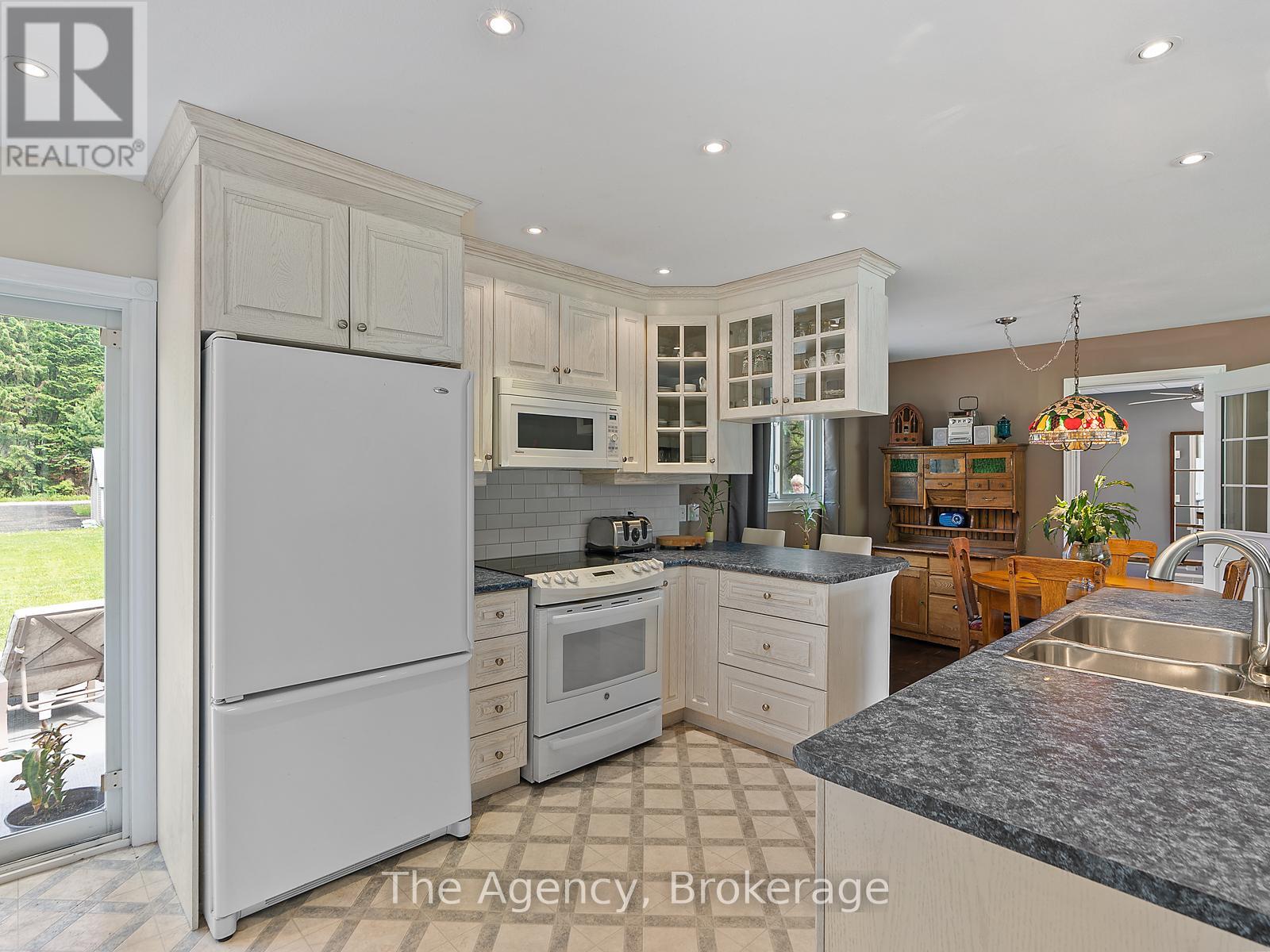 29 Kaye Road, Bracebridge, Ontario  P1L 1L1 - Photo 17 - X12086383