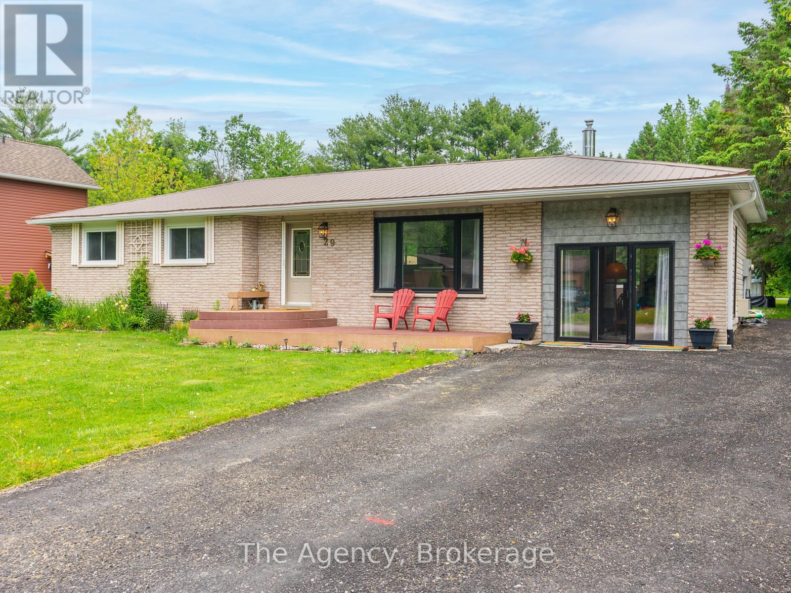 29 Kaye Road, Bracebridge, Ontario  P1L 1L1 - Photo 2 - X12086383