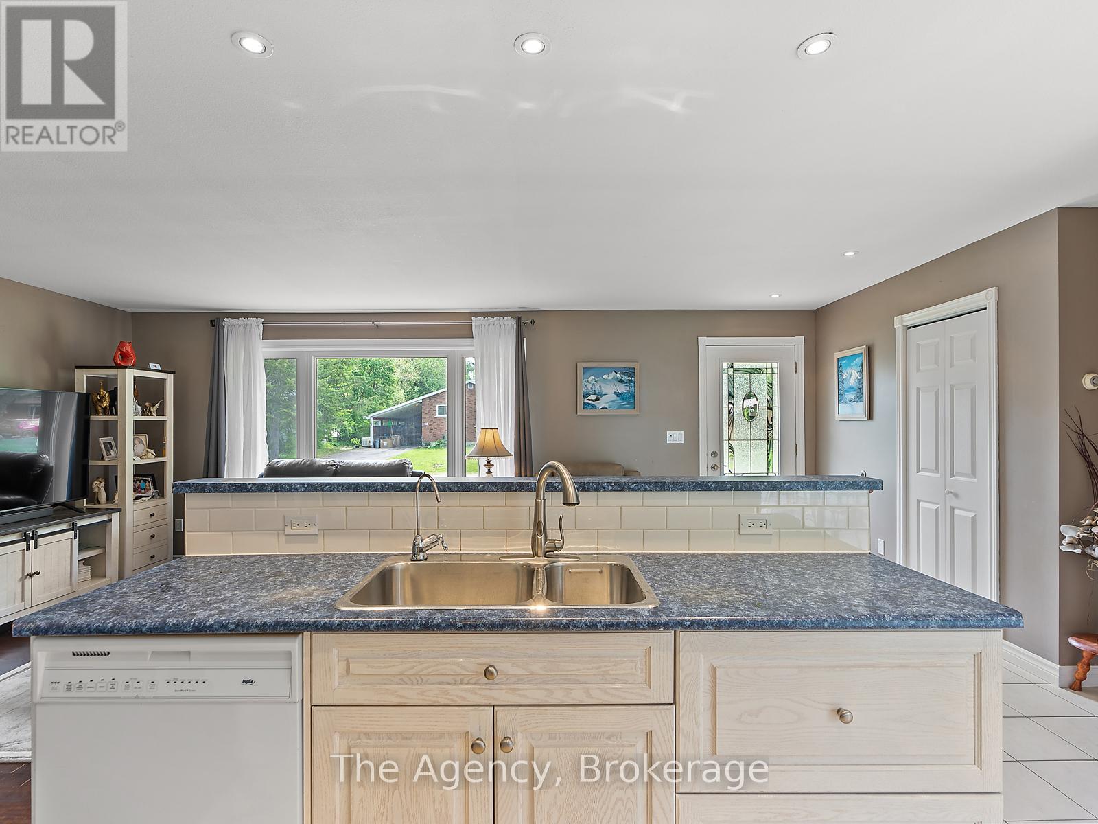 29 Kaye Road, Bracebridge, Ontario  P1L 1L1 - Photo 24 - X12086383