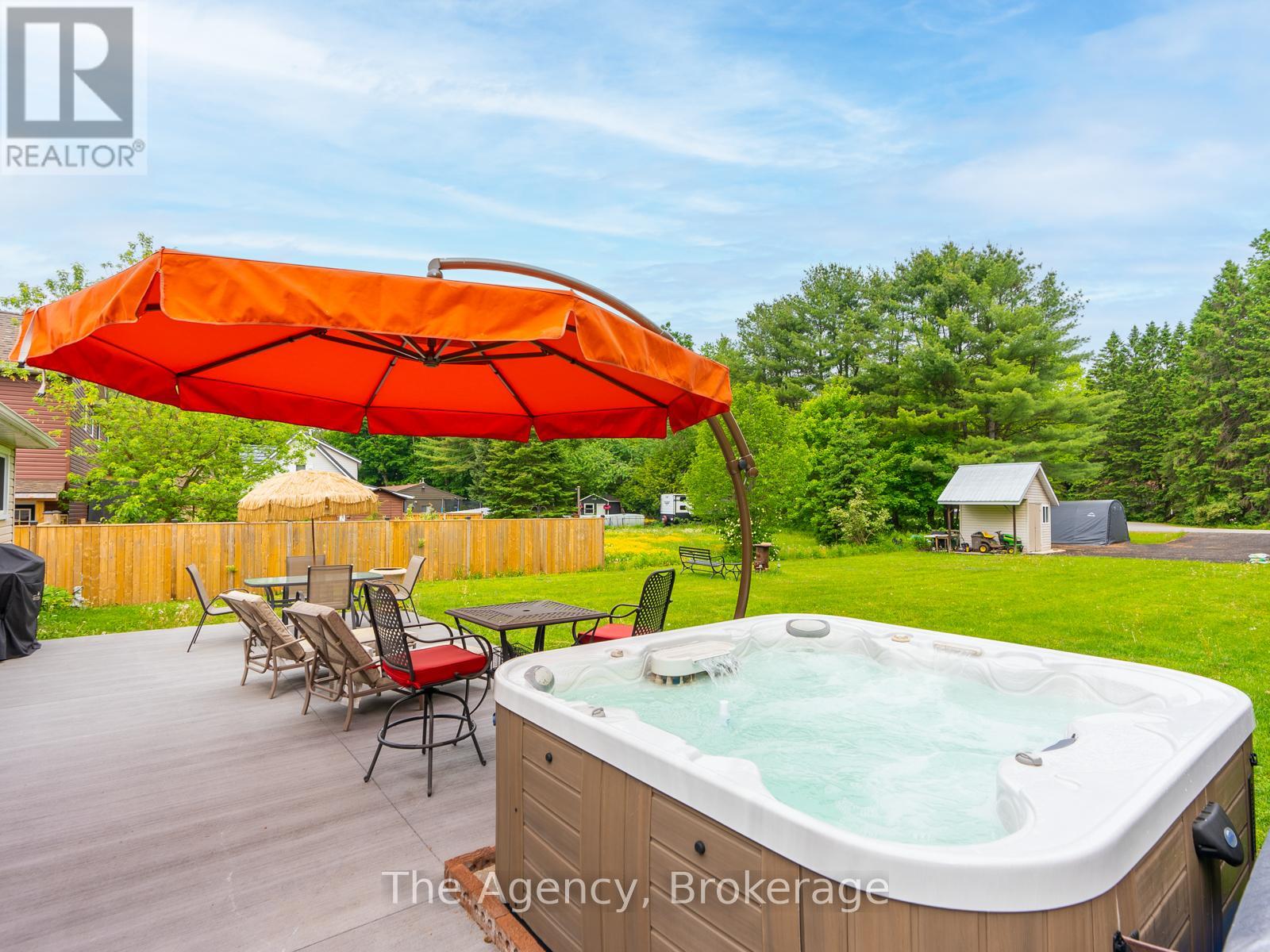 29 Kaye Road, Bracebridge, Ontario  P1L 1L1 - Photo 4 - X12086383
