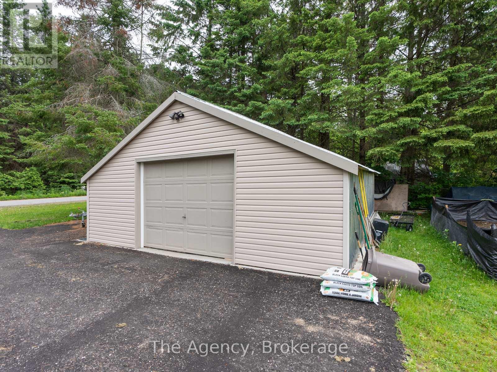 29 Kaye Road, Bracebridge, Ontario  P1L 1L1 - Photo 9 - X12086383