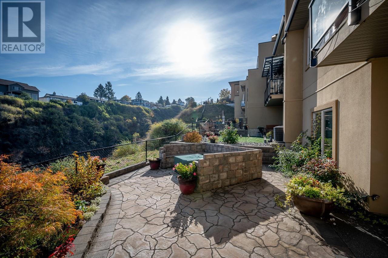 Property at 15 HUDSON'S BAY Trail Unit# 824 image 2