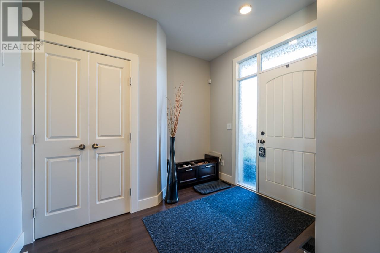 Property at 15 HUDSON'S BAY Trail Unit# 824 image 3