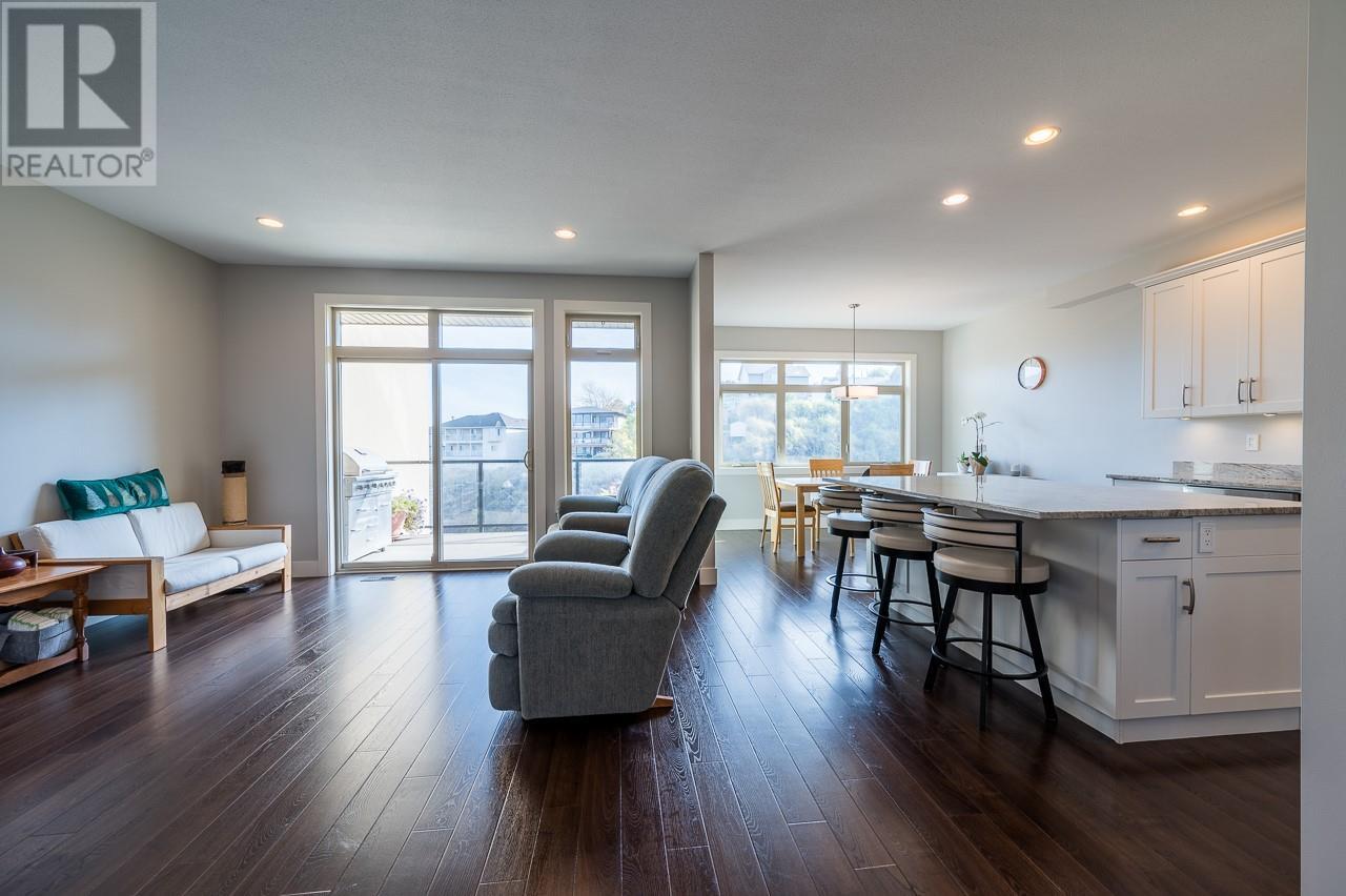 Property at 15 HUDSON'S BAY Trail Unit# 824 image 4
