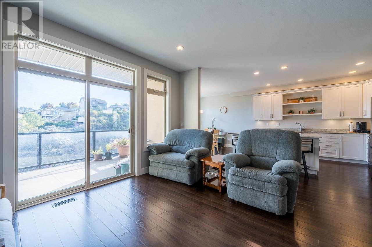 Property at 15 HUDSON'S BAY Trail Unit# 824 image 5