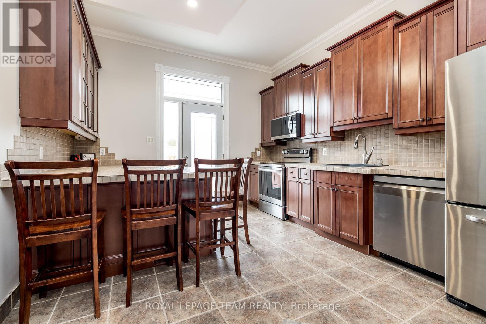 294 Dumbrille Street, North Grenville, Ontario  K0G 1J0 - Photo 11 - X12086304