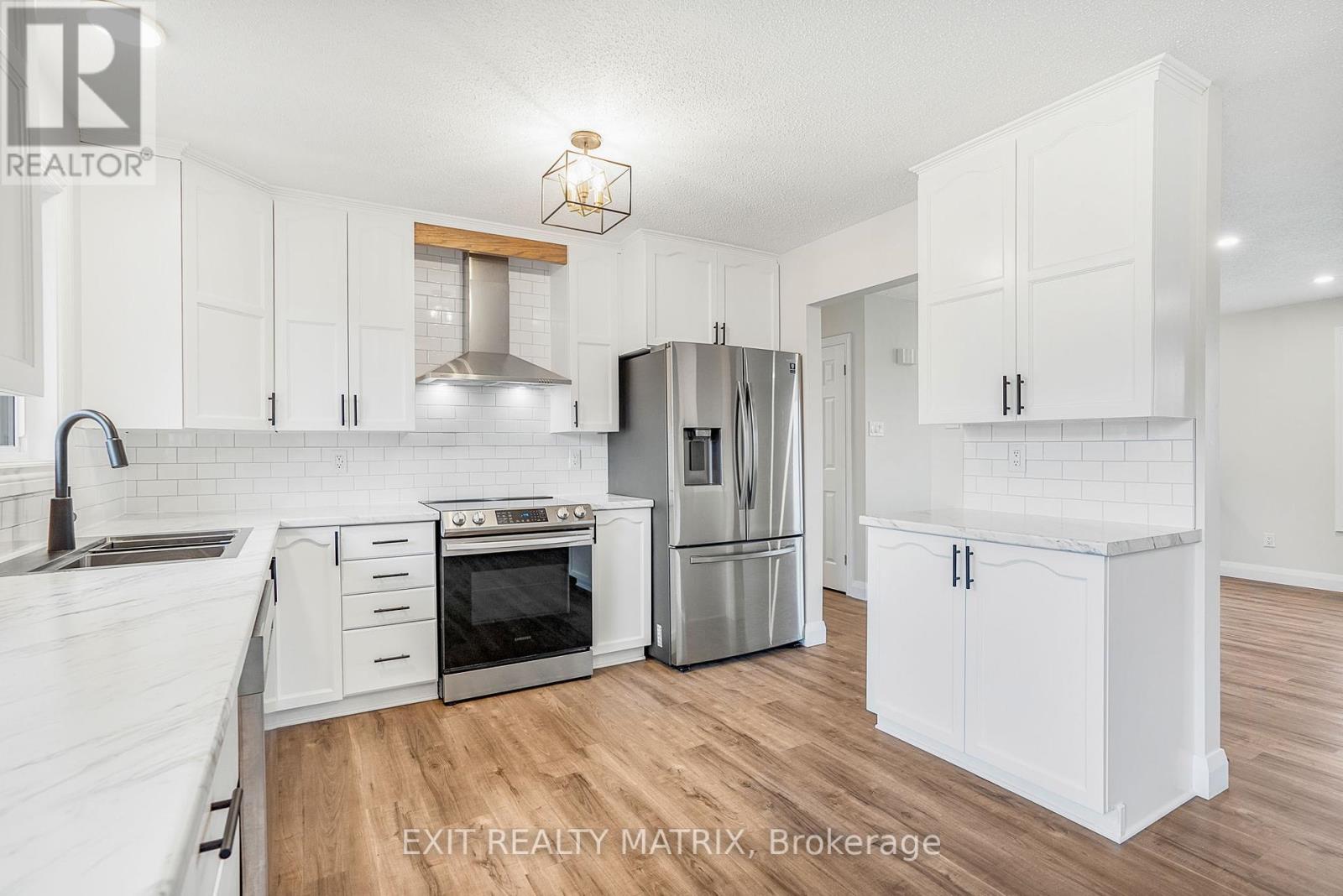 58 Castlebeau Street, Russell, Ontario  K0A 1W0 - Photo 11 - X12086379