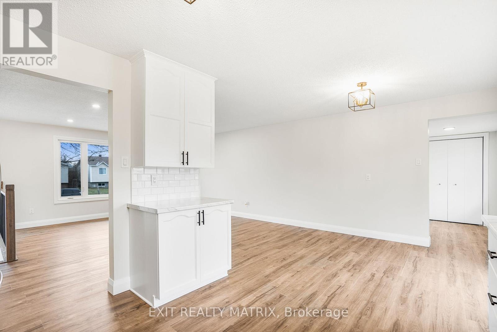 58 Castlebeau Street, Russell, Ontario  K0A 1W0 - Photo 12 - X12086379