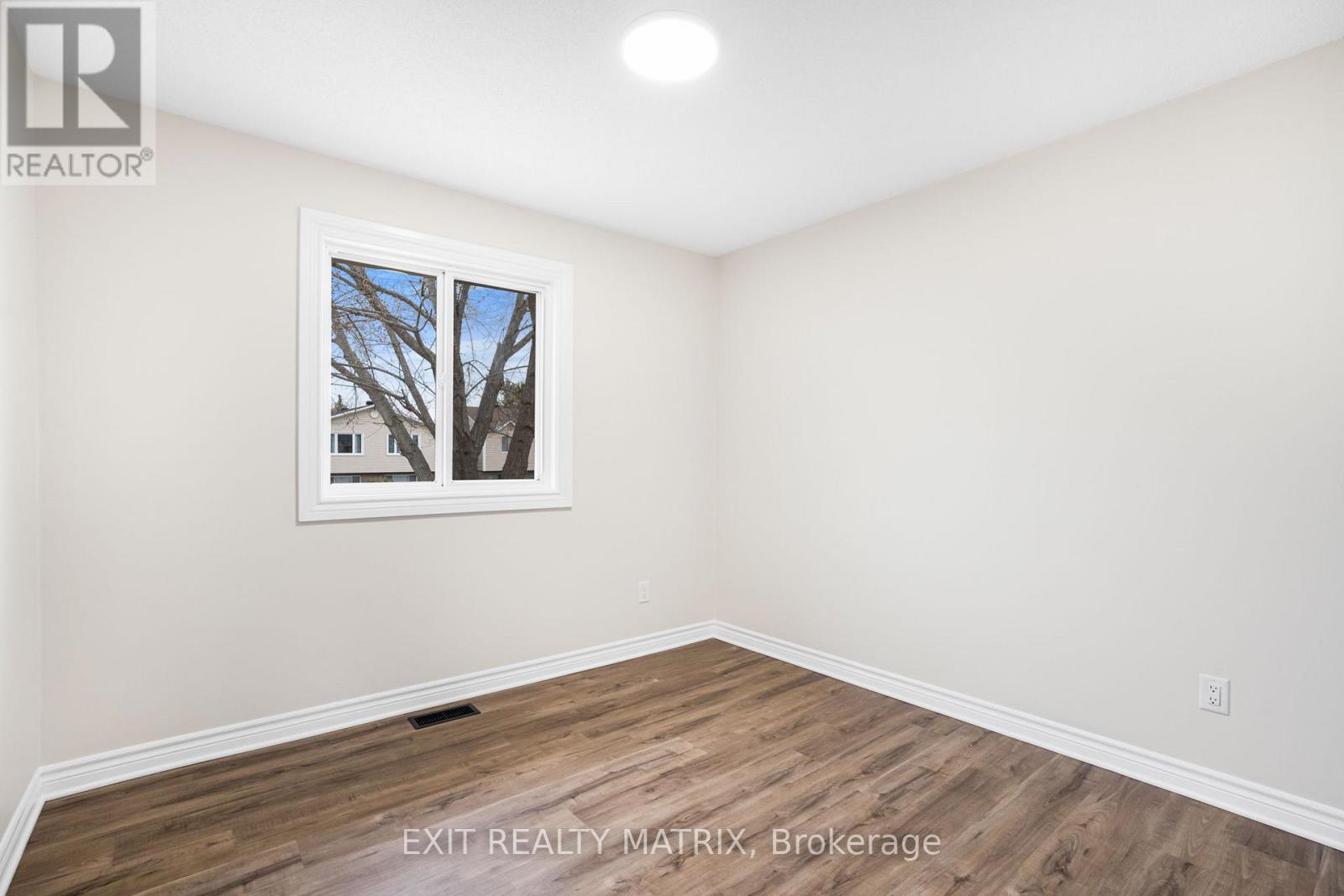 58 Castlebeau Street, Russell, Ontario  K0A 1W0 - Photo 16 - X12086379