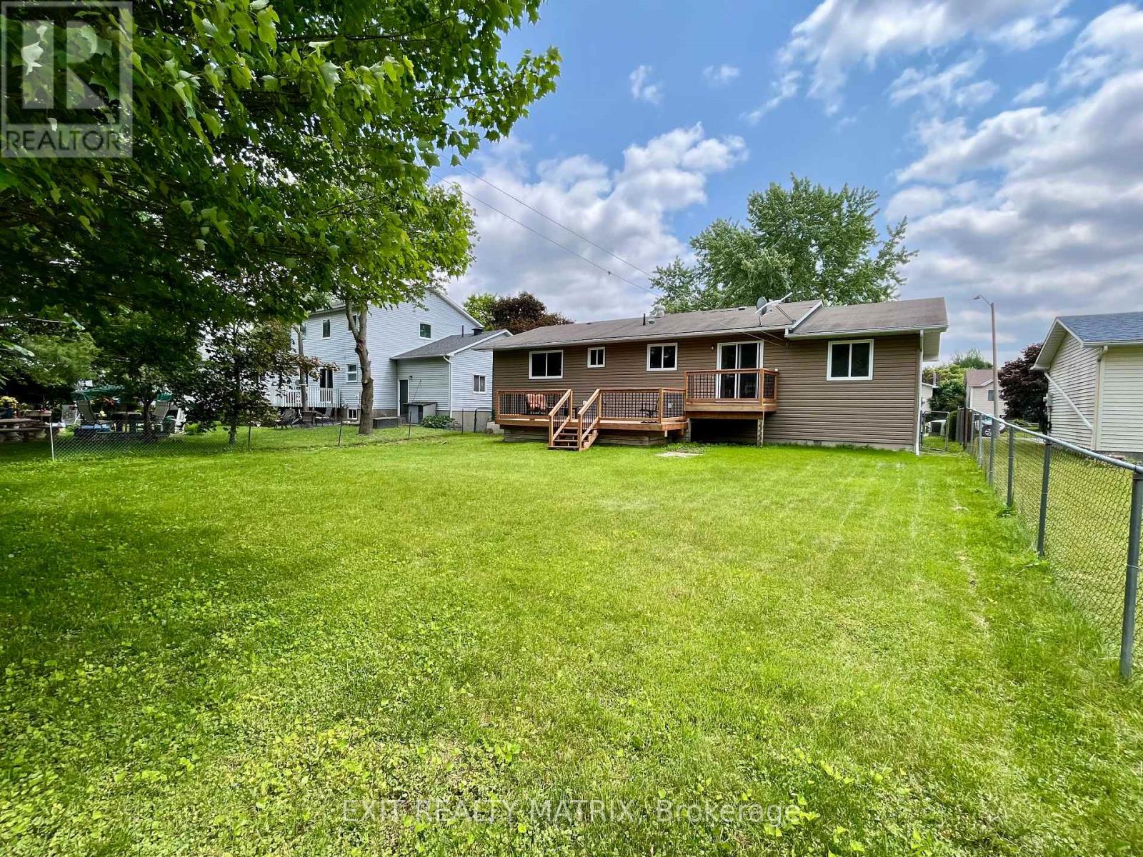 58 Castlebeau Street, Russell, Ontario  K0A 1W0 - Photo 30 - X12086379
