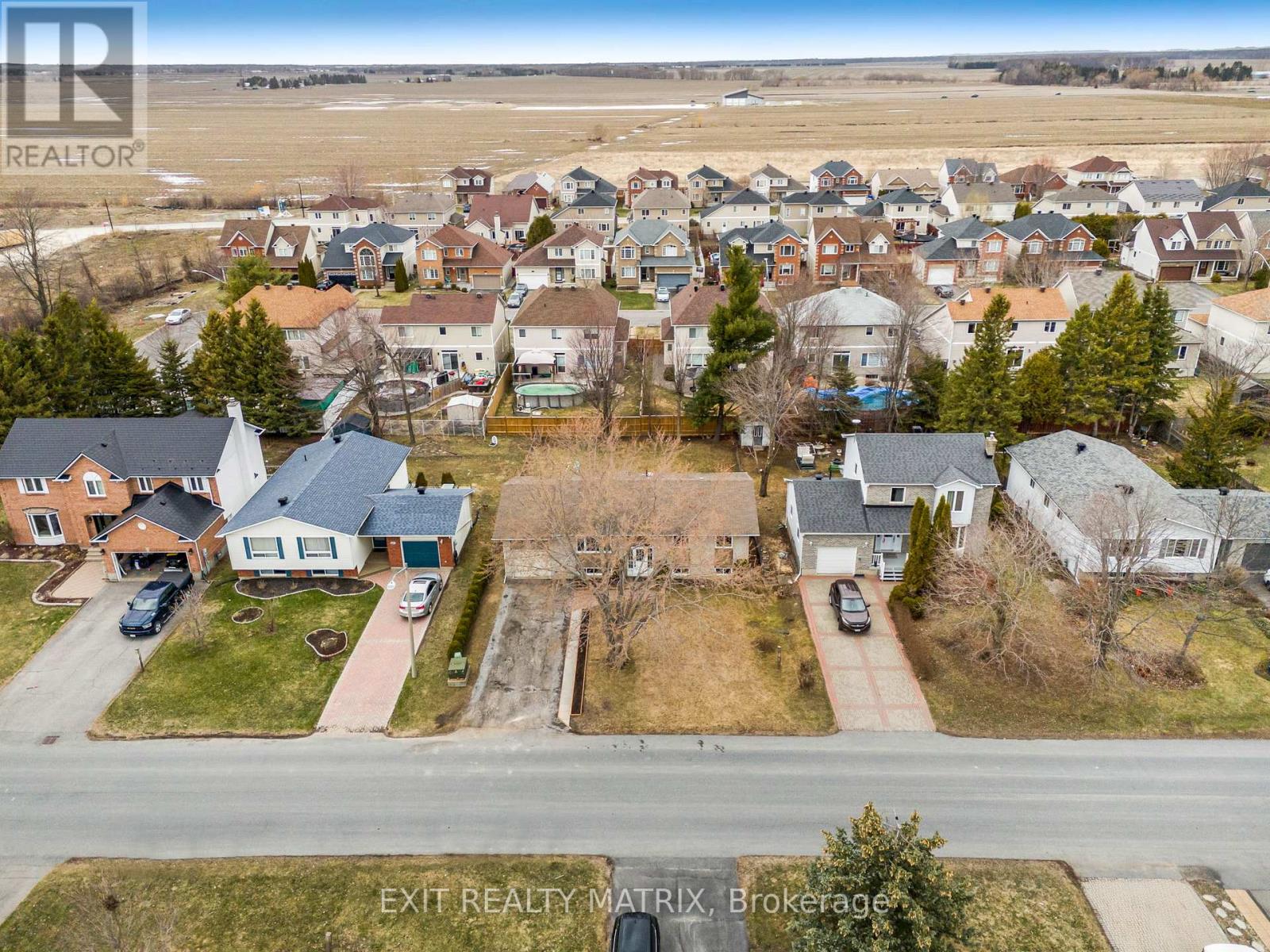 58 Castlebeau Street, Russell, Ontario  K0A 1W0 - Photo 33 - X12086379