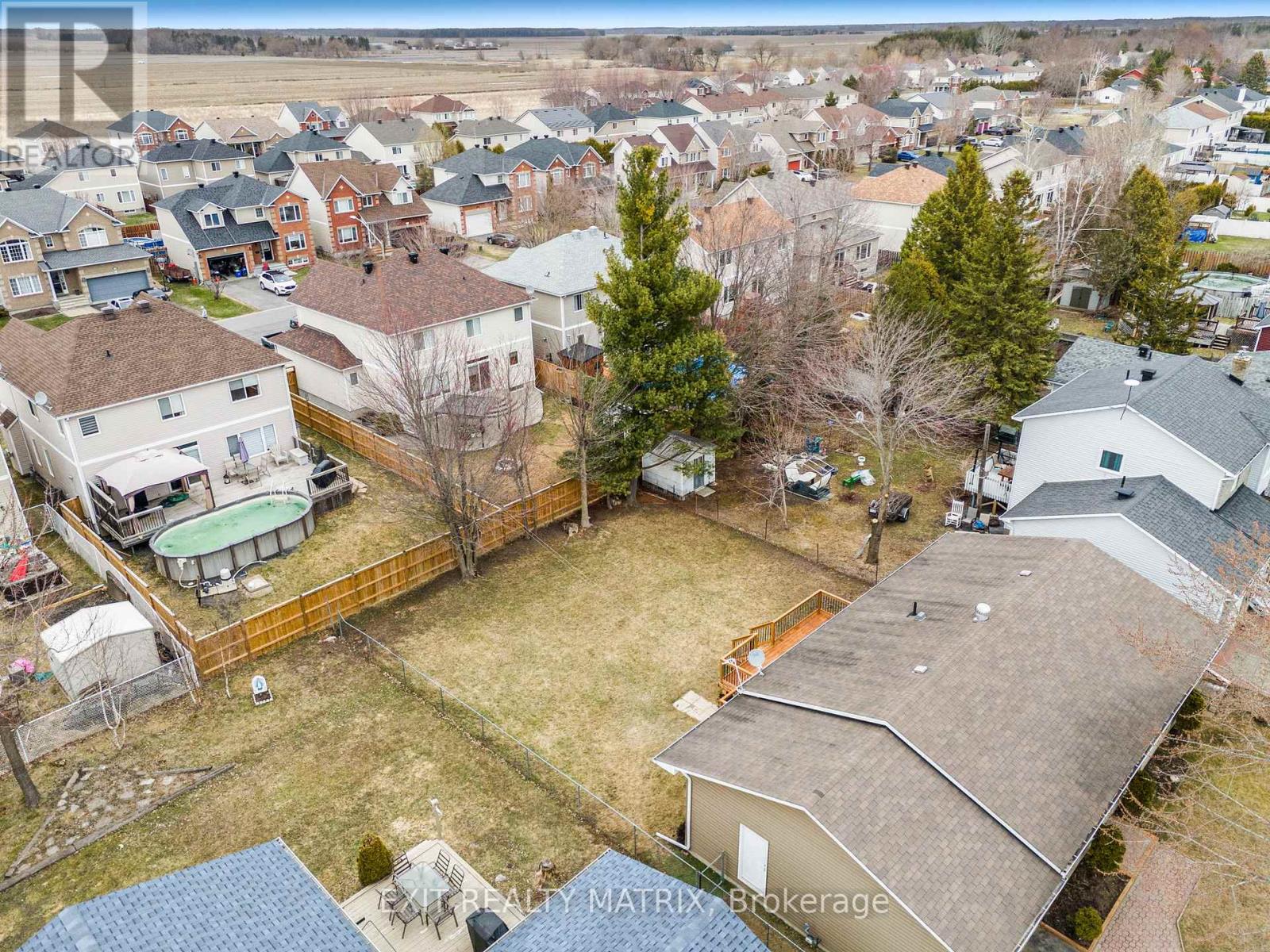 58 Castlebeau Street, Russell, Ontario  K0A 1W0 - Photo 34 - X12086379