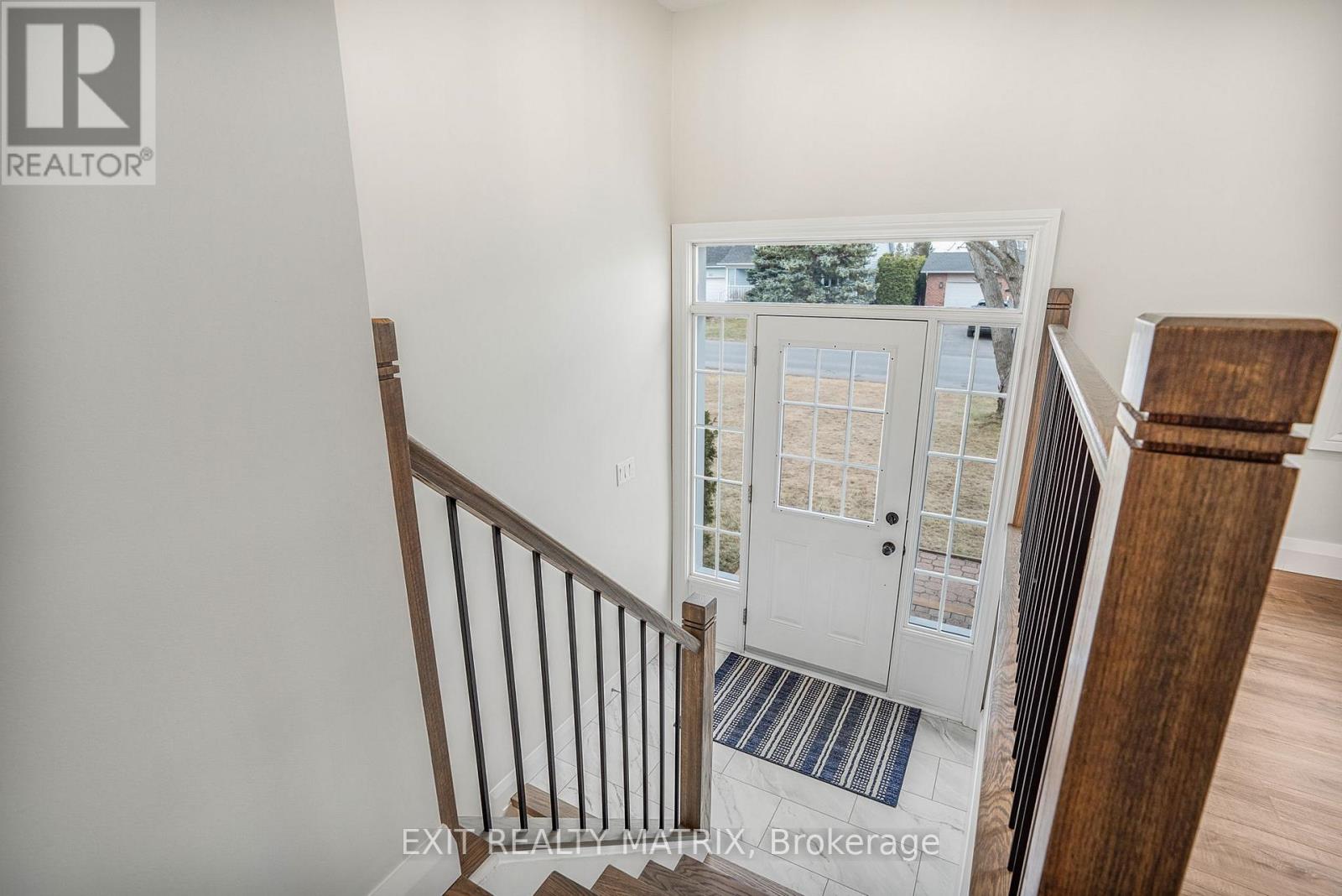 58 Castlebeau Street, Russell, Ontario  K0A 1W0 - Photo 4 - X12086379