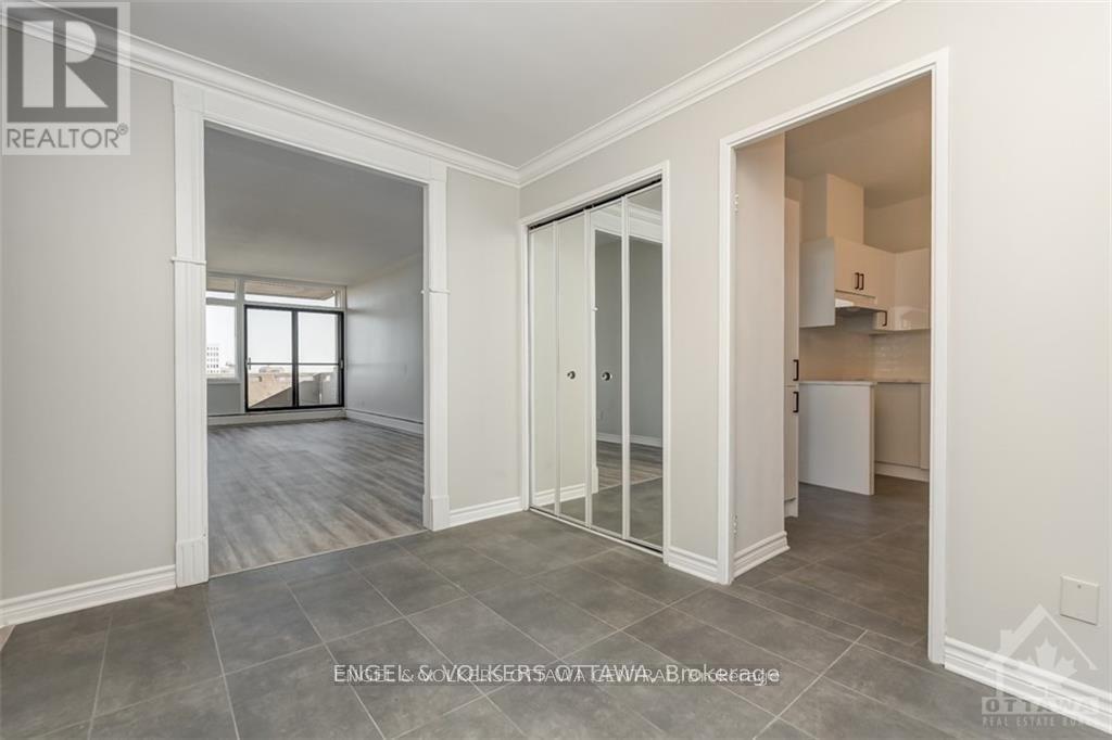 1001 - 400 Stewart Street, Ottawa, Ontario  K1N 6L2 - Photo 2 - X12086417