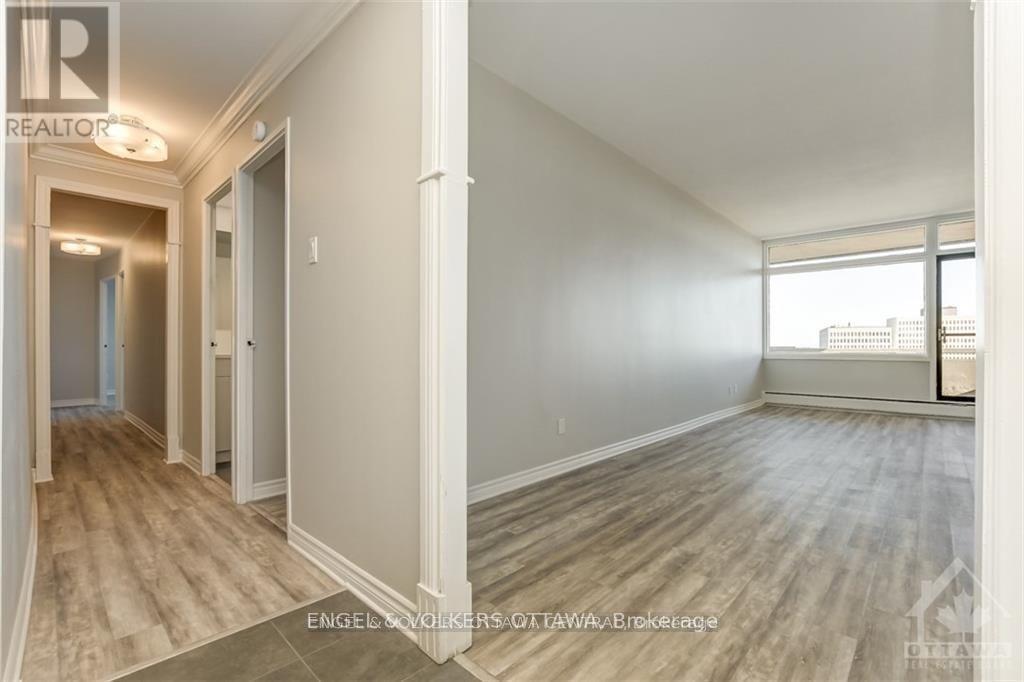 1001 - 400 Stewart Street, Ottawa, Ontario  K1N 6L2 - Photo 3 - X12086417