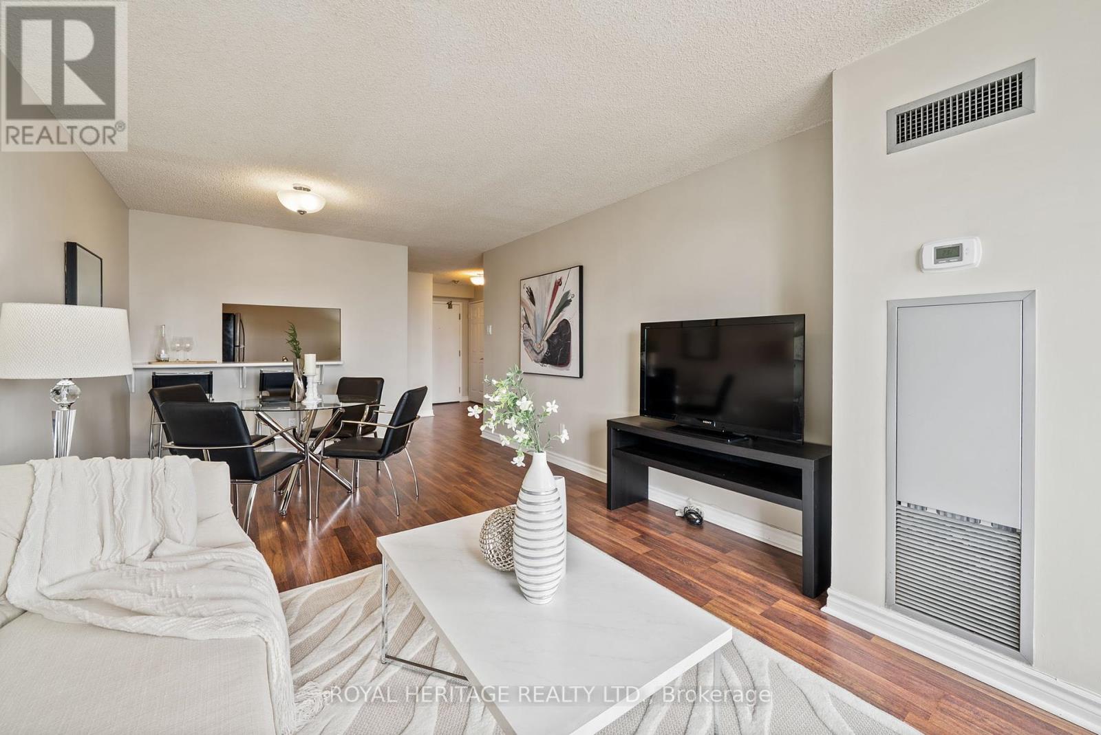 1203 - 4 Park Vista Crescent, Toronto, Ontario  M4B 3M8 - Photo 7 - E12086389