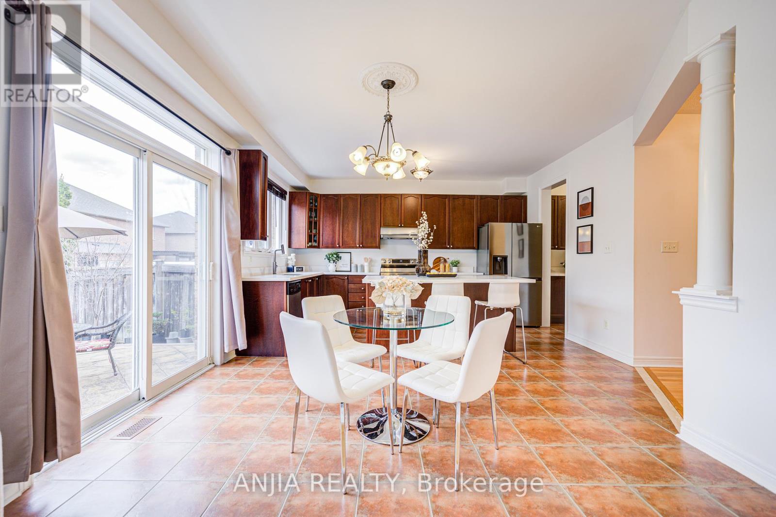 6 Linsmary Court, Markham, Ontario  L6E 1L2 - Photo 15 - N12086397