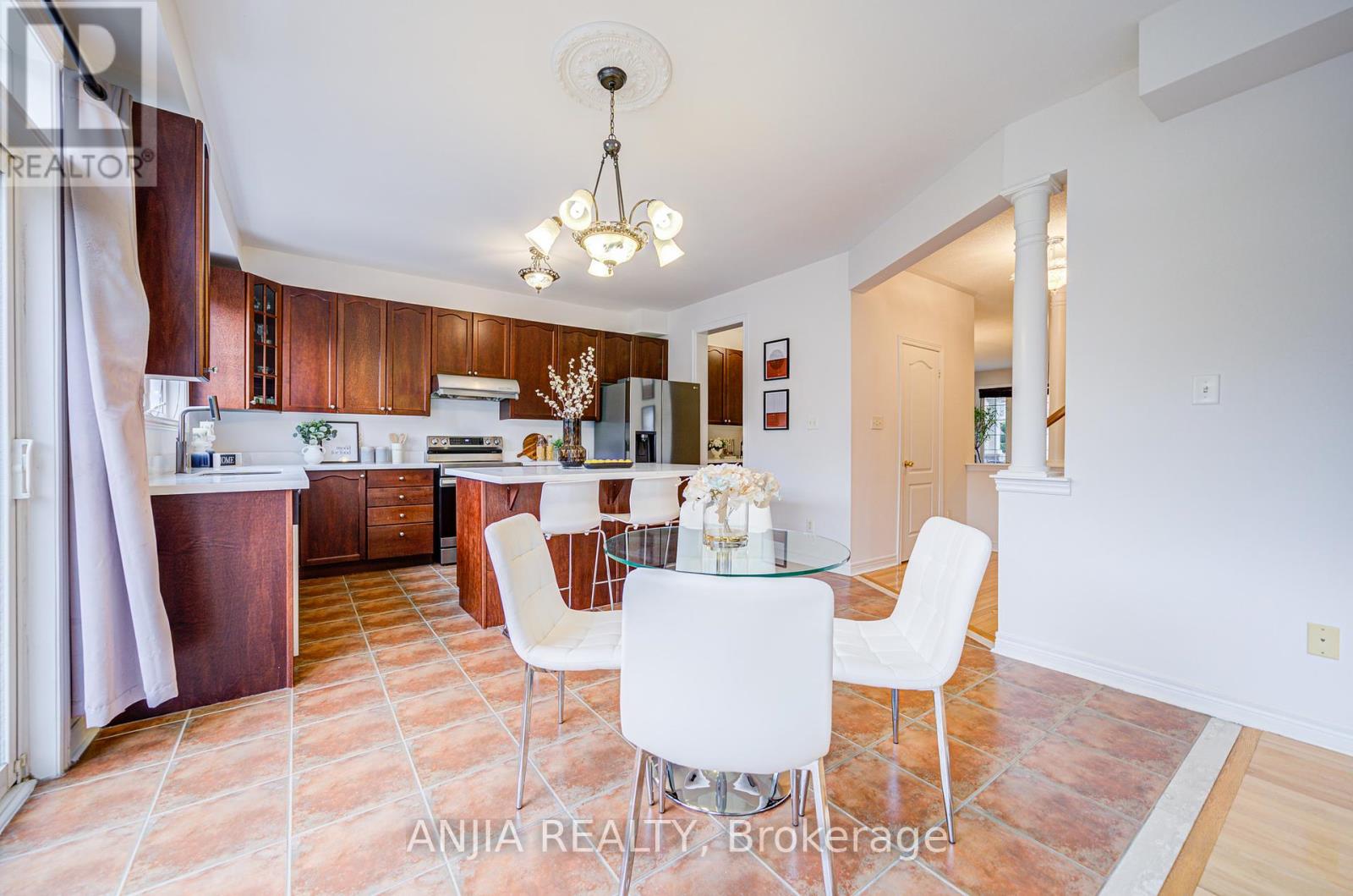 6 Linsmary Court, Markham, Ontario  L6E 1L2 - Photo 16 - N12086397