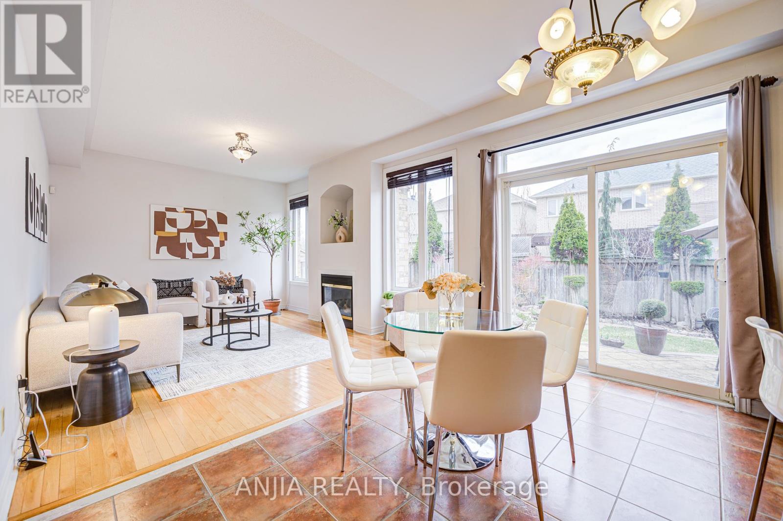 6 Linsmary Court, Markham, Ontario  L6E 1L2 - Photo 17 - N12086397