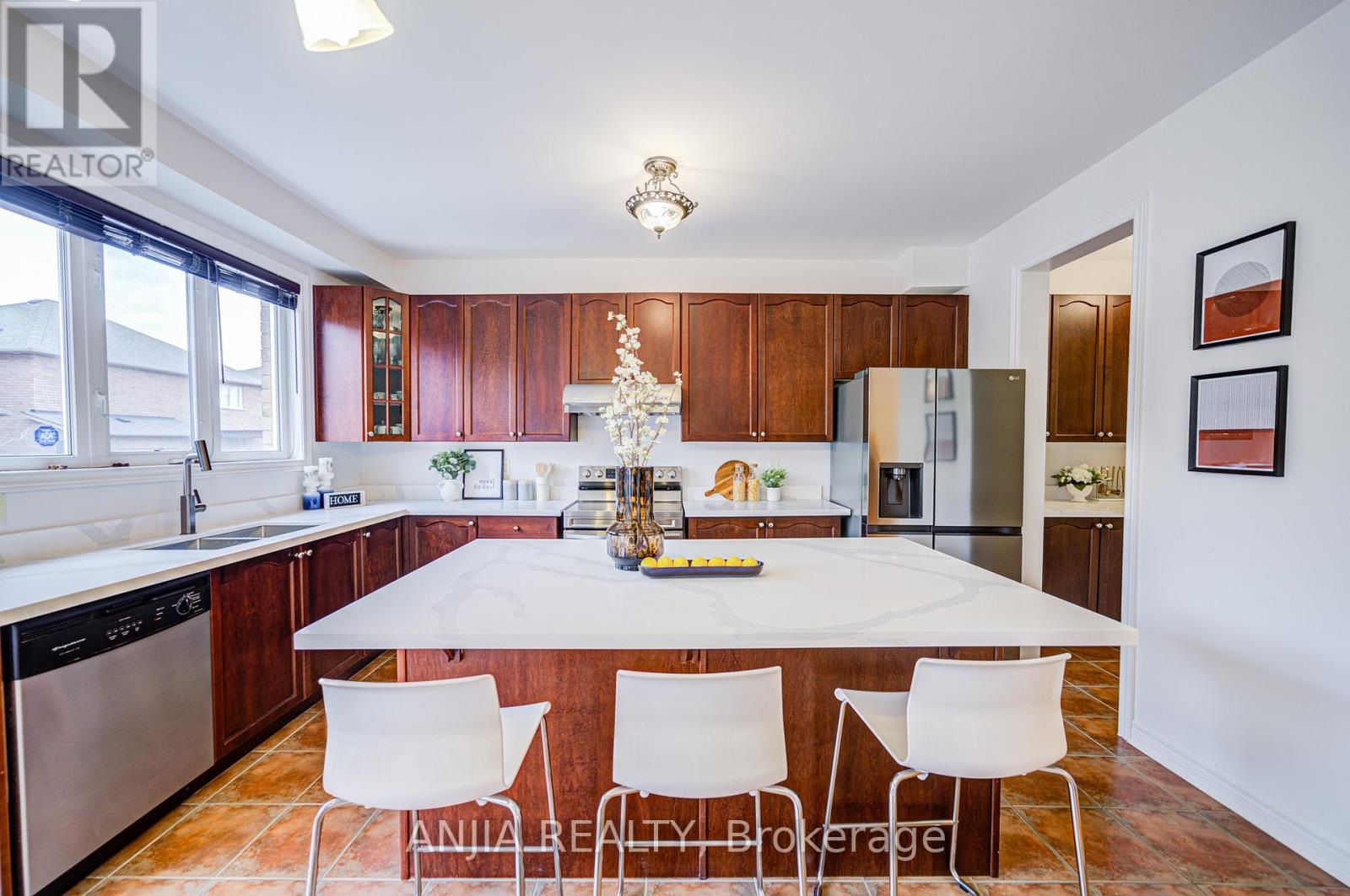 6 Linsmary Court, Markham, Ontario  L6E 1L2 - Photo 19 - N12086397