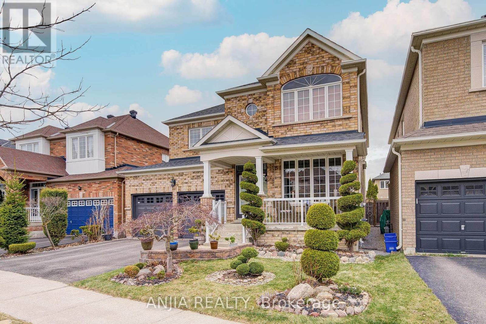 Property at 6 LINSMARY COURT image 2