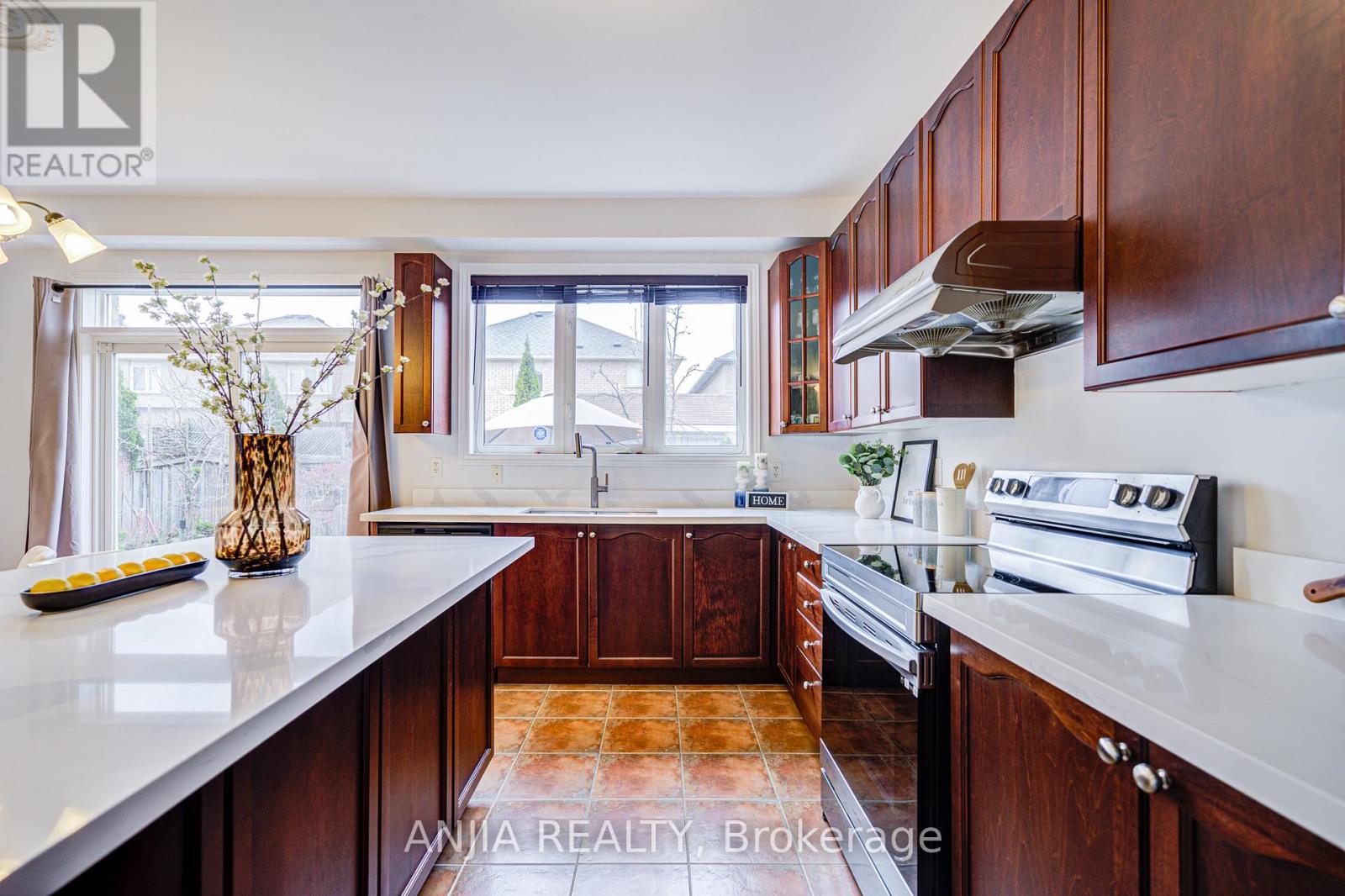 6 Linsmary Court, Markham, Ontario  L6E 1L2 - Photo 21 - N12086397